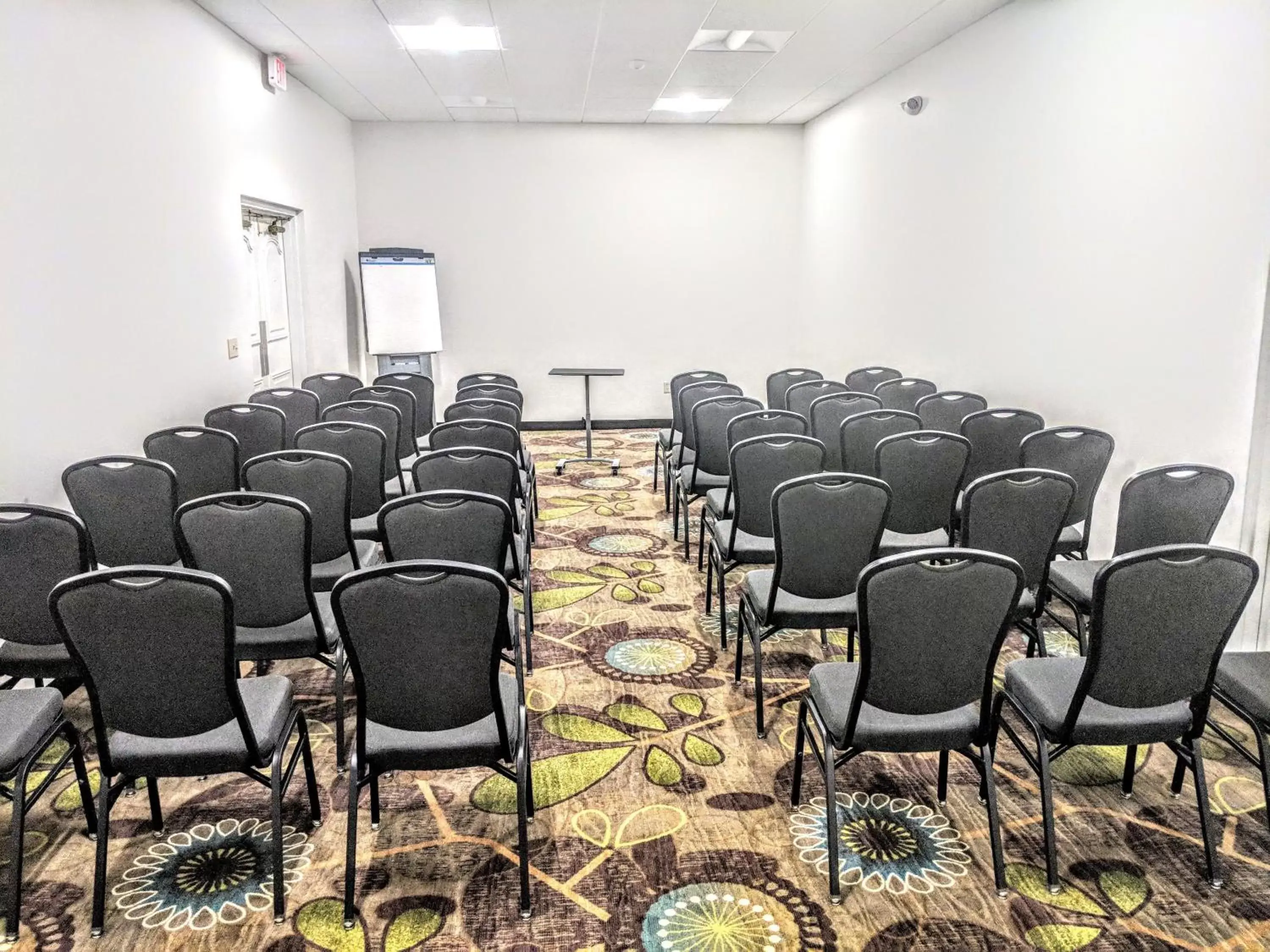 Meeting/conference room in Holiday Inn Danbury-Bethel at I-84, an IHG Hotel