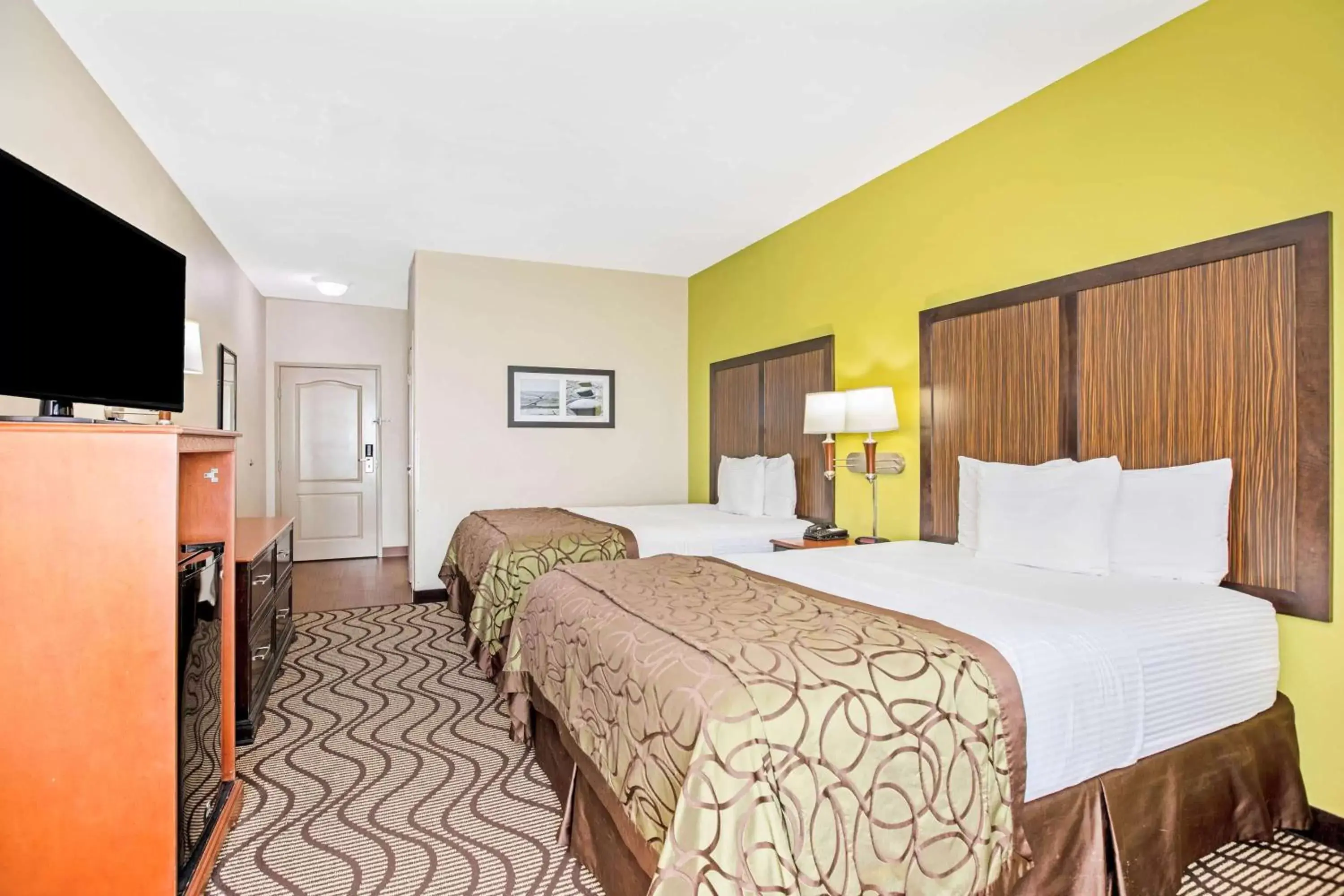 Photo of the whole room, Bed in La Quinta by Wyndham Corpus Christi Airport