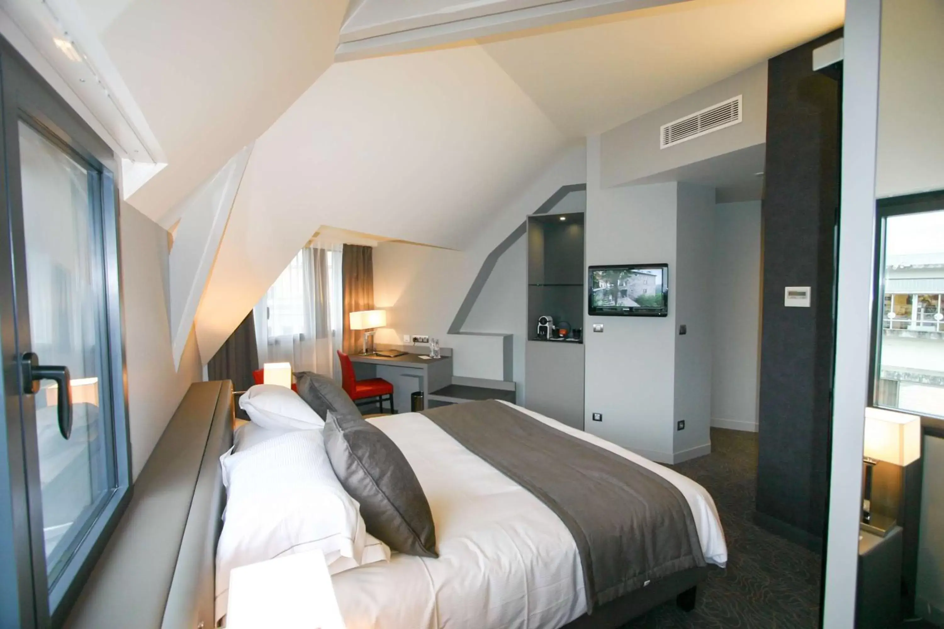 Bedroom, Bed in Best Western Plus Le Moderne