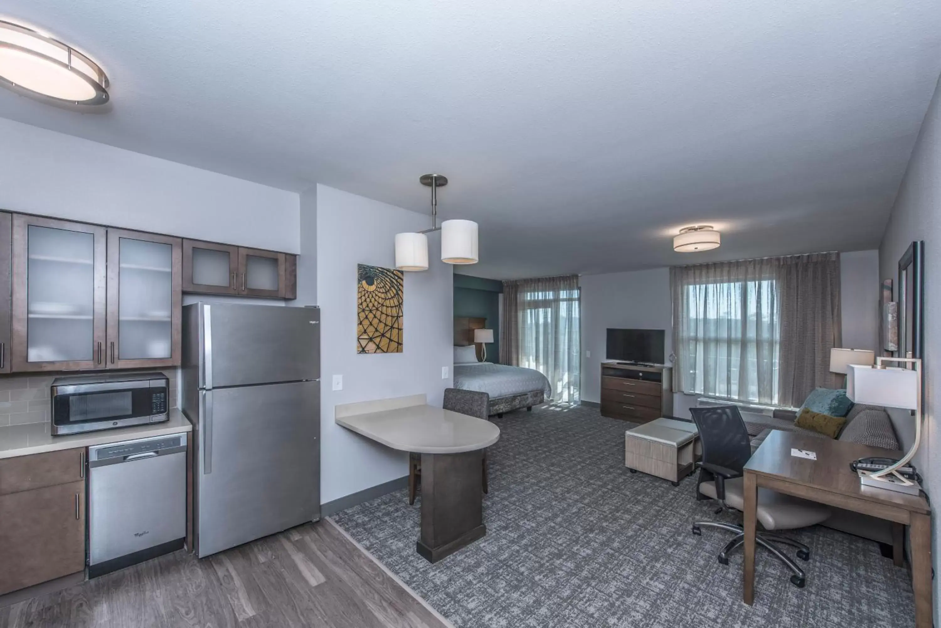 Photo of the whole room, Kitchen/Kitchenette in Staybridge Suites Charleston - Mount Pleasant, an IHG Hotel