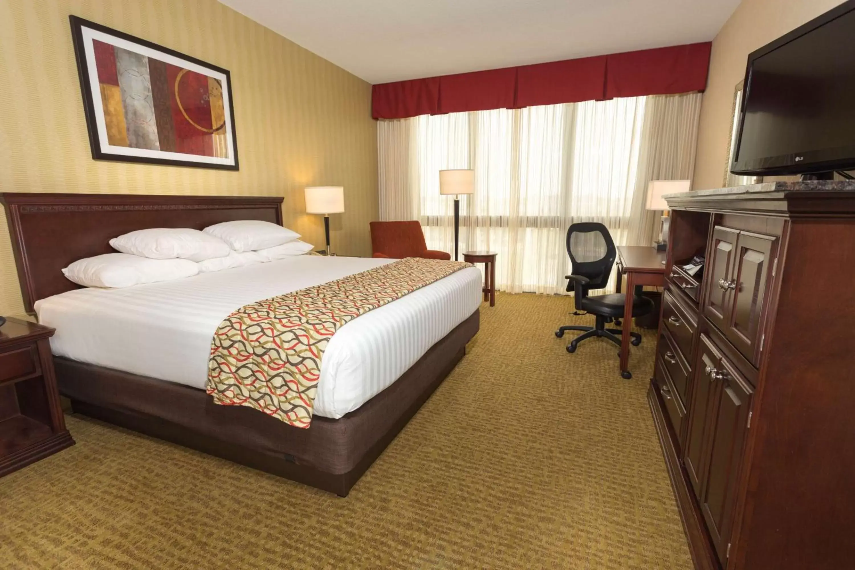 Photo of the whole room, Bed in Drury Plaza Hotel Columbus Downtown