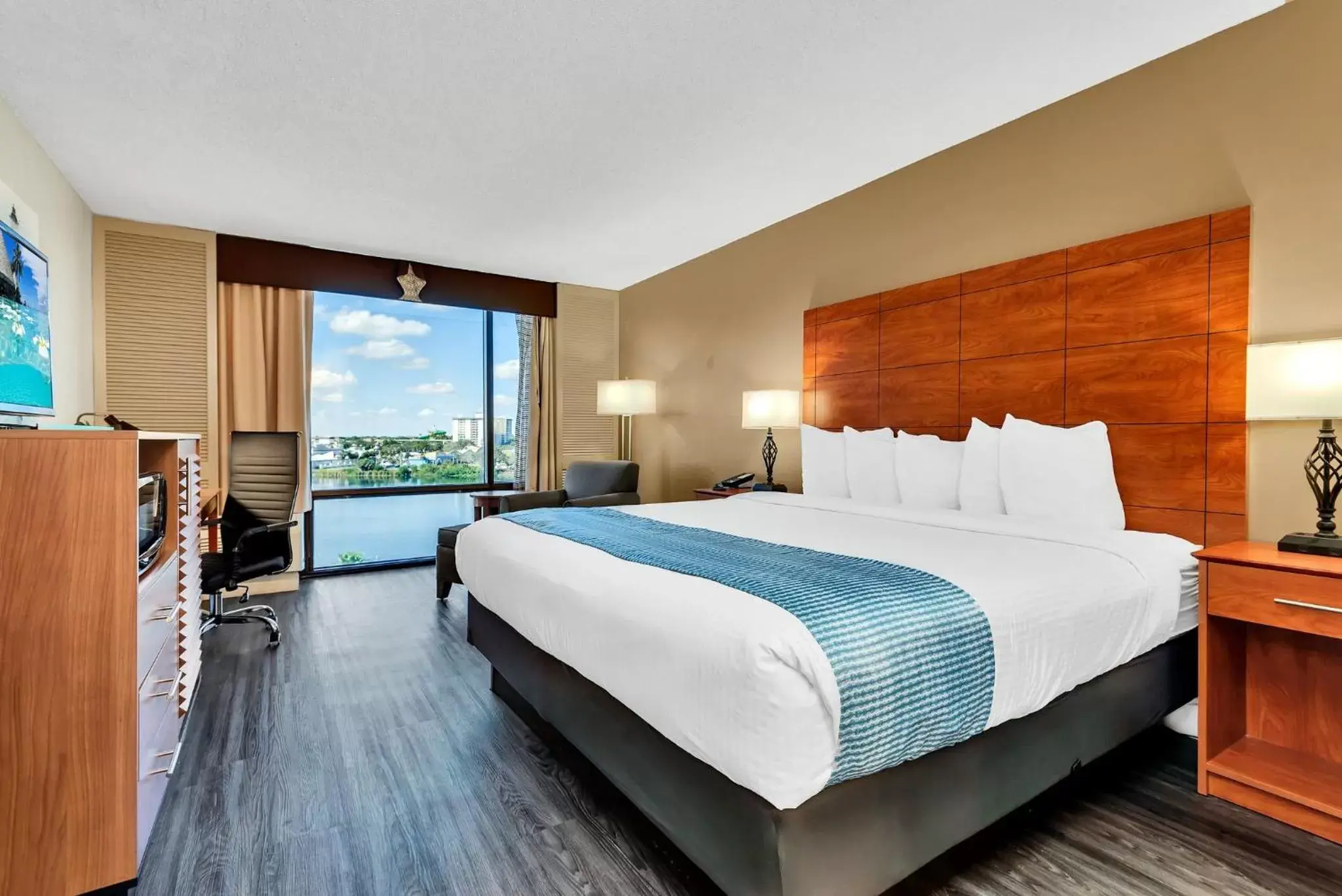 Bed in Best Western Orlando Gateway Hotel