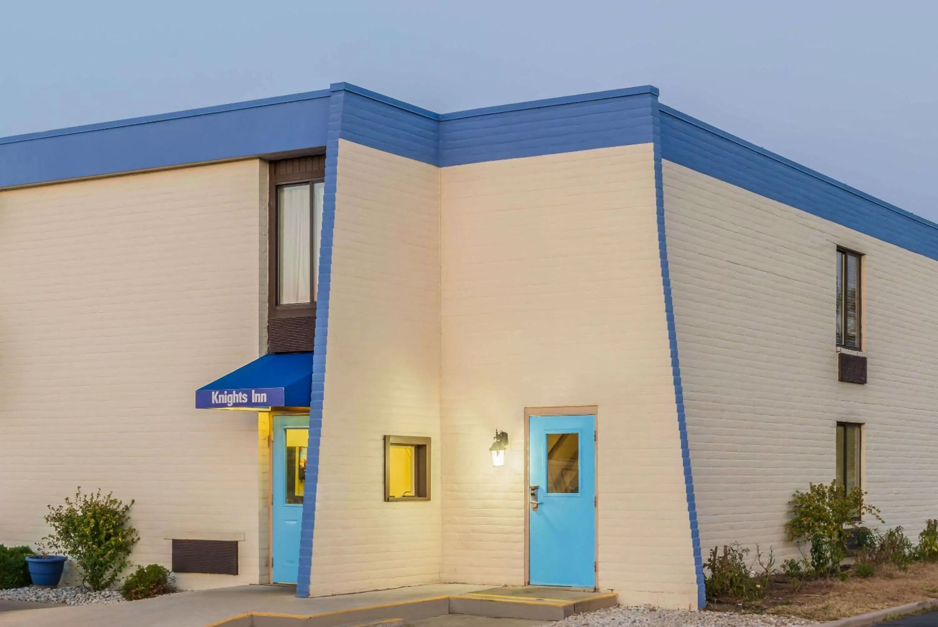 Property Building in Knights Inn Dayton by Miller Lane