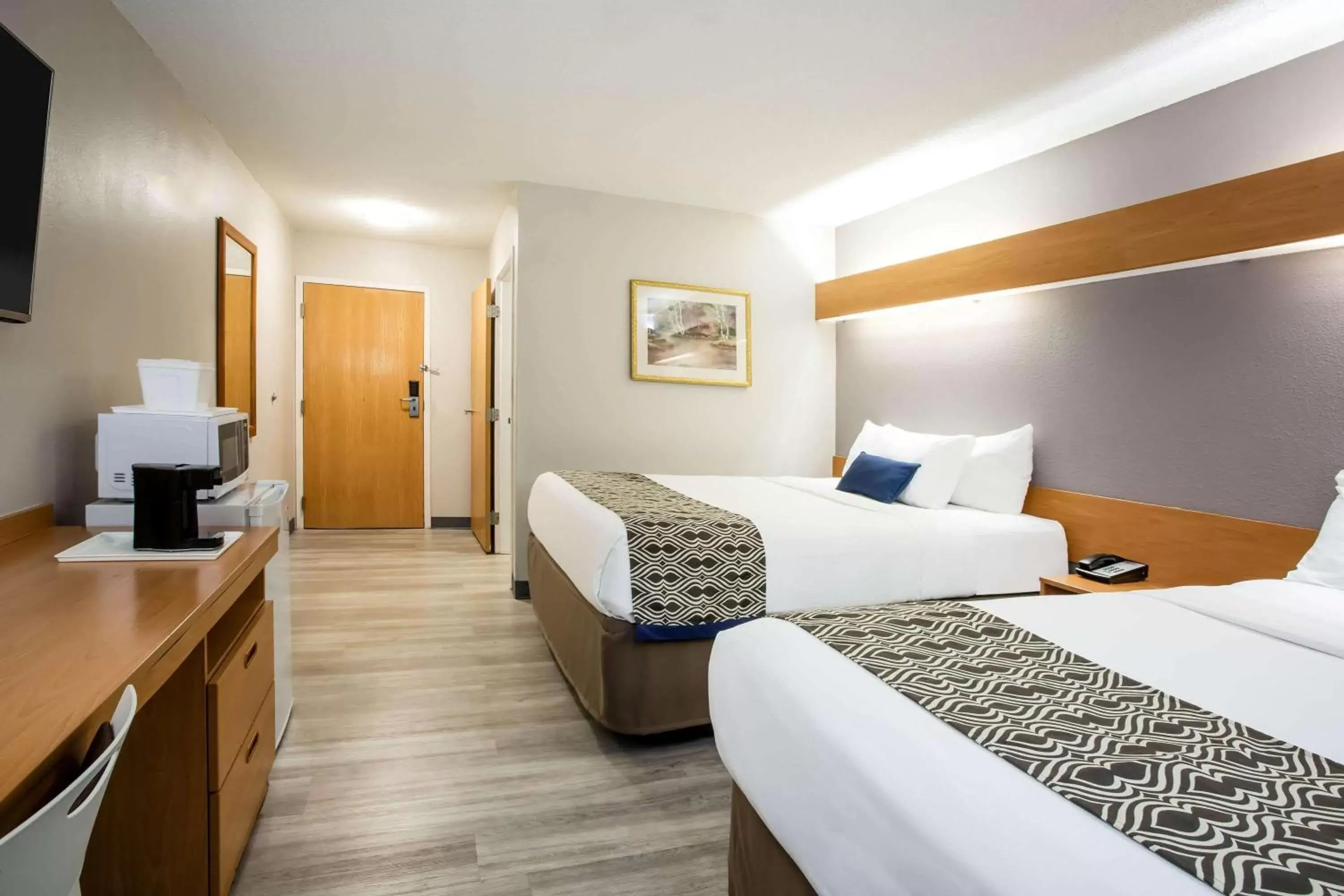 Photo of the whole room, Bed in Microtel Inn & Suites by Wyndham Southern Pines Pinehurst