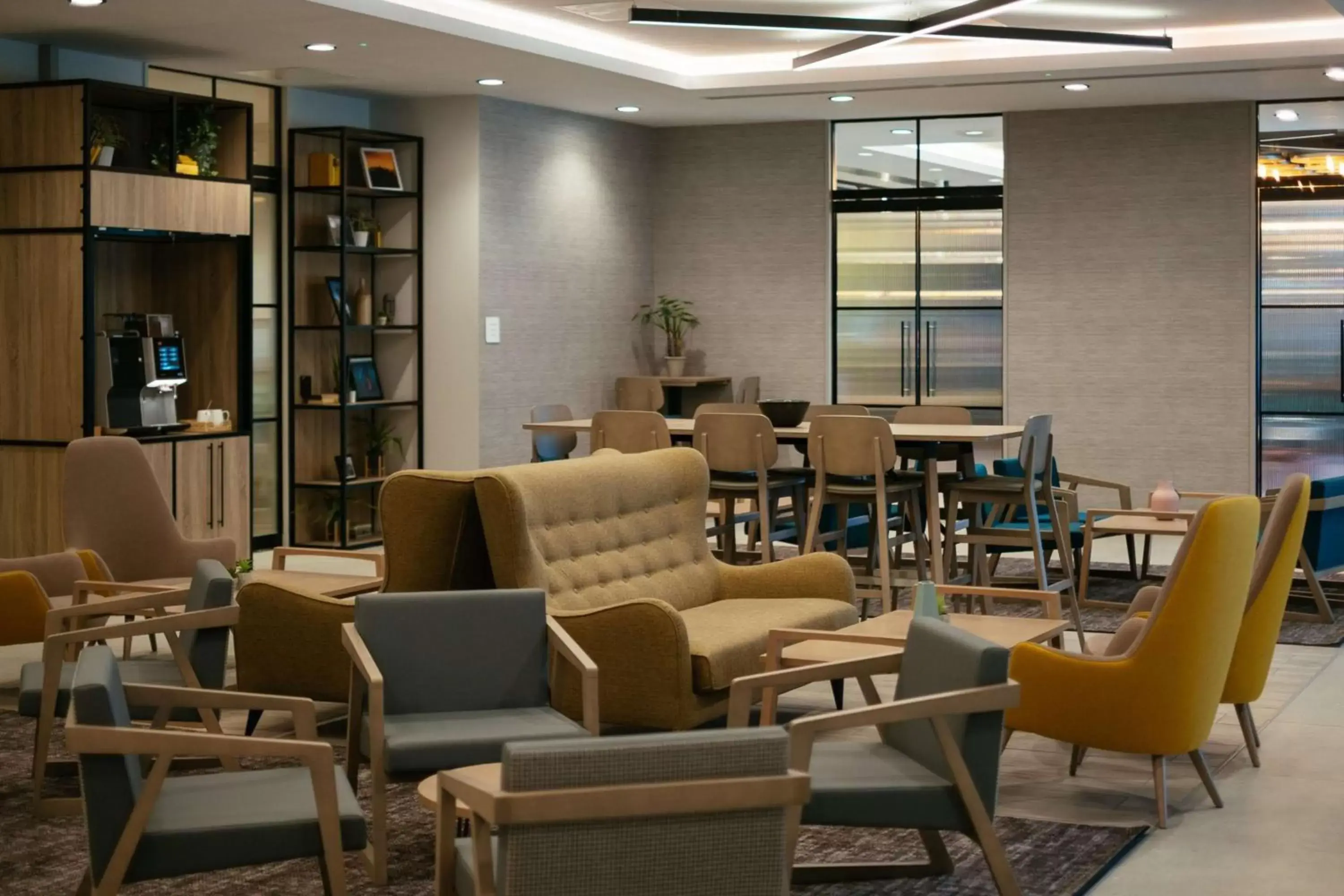 Lounge or bar in Hilton Garden Inn Snowdonia