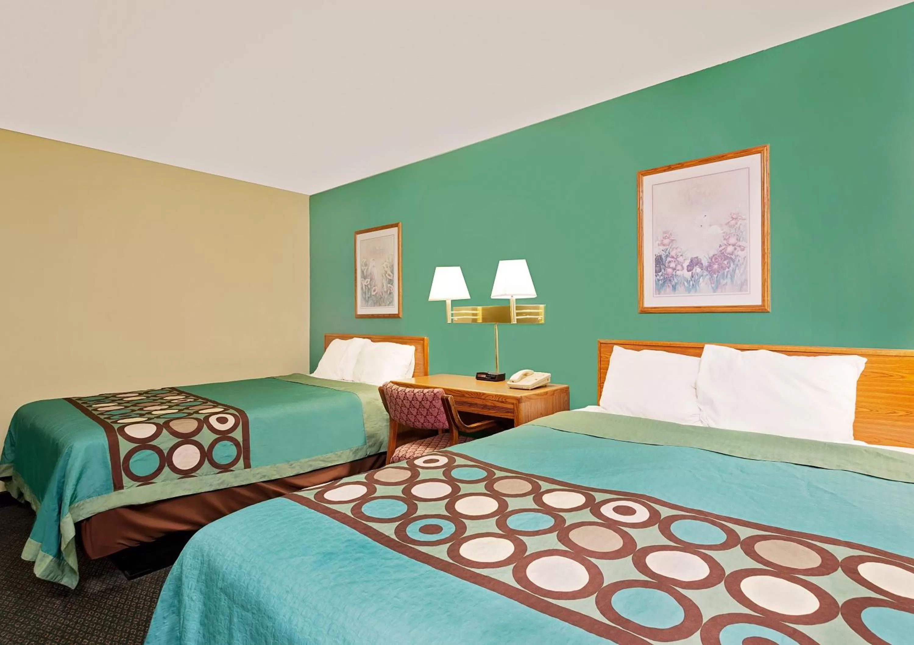 Bedroom, Bed in Super 8 by Wyndham Carlisle-South