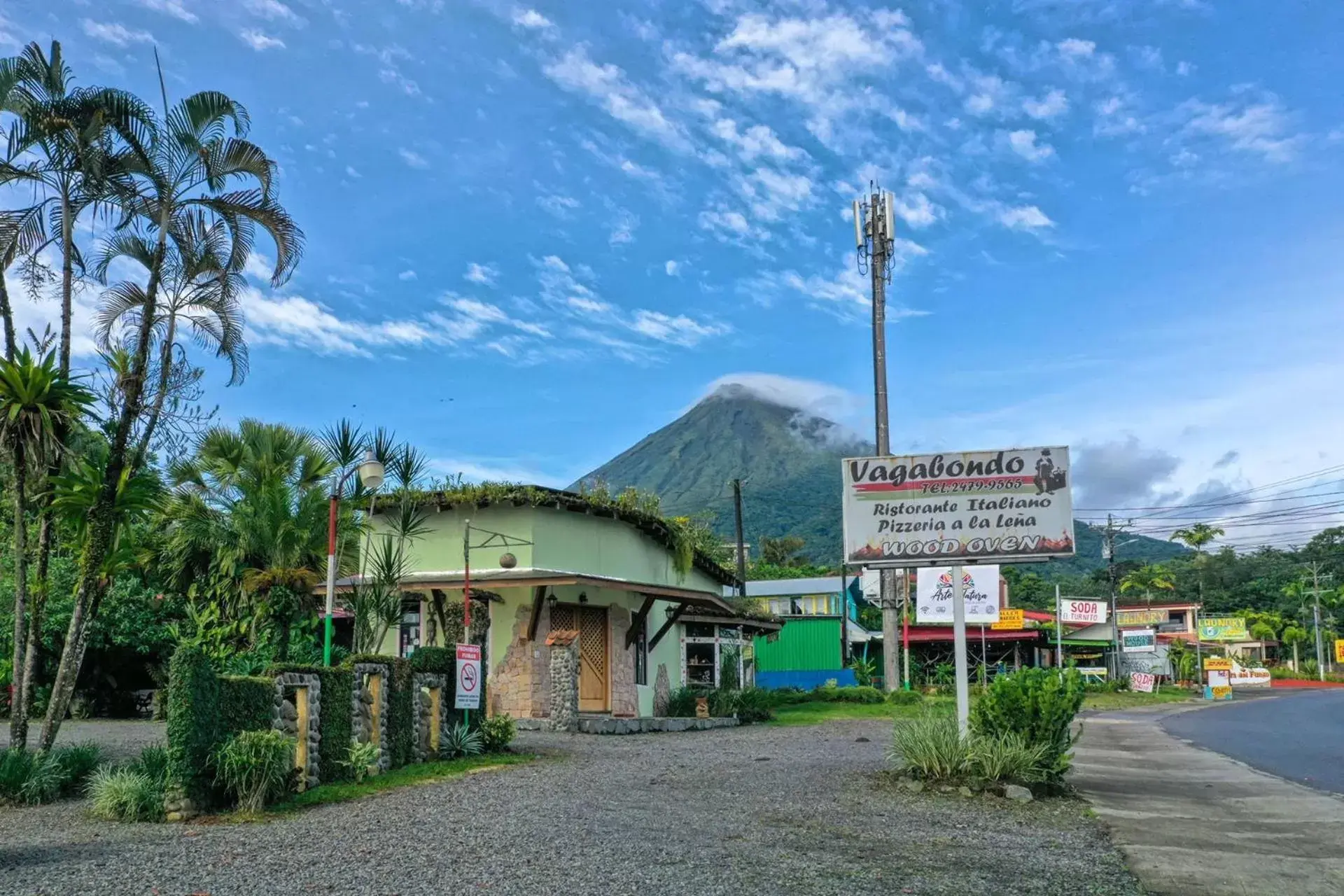 On-site shops, Property Building in Hotel Arte Natura