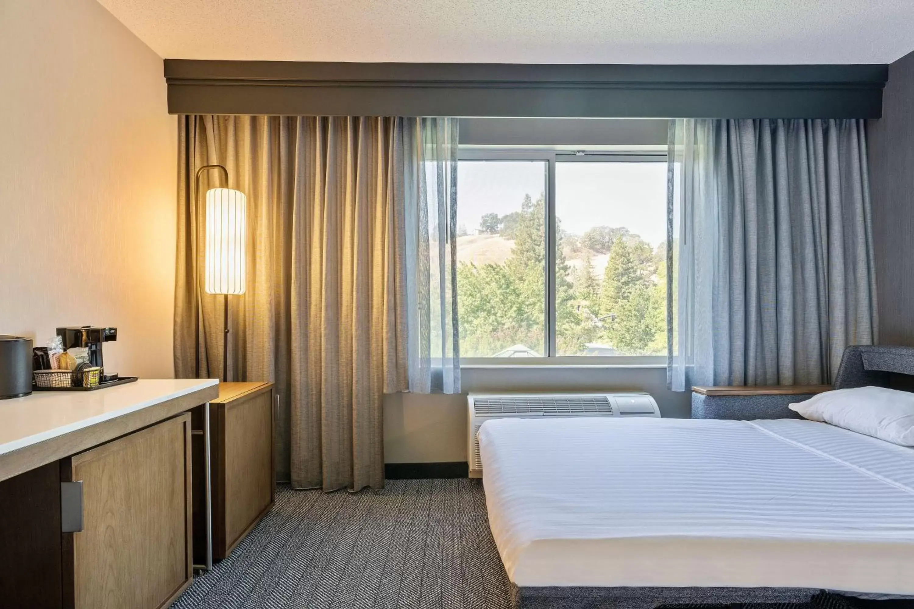 Bedroom, Bed in Sonesta Select Pleasant Hill Bedroom, Bed in Sonesta Select Pleasant Hill