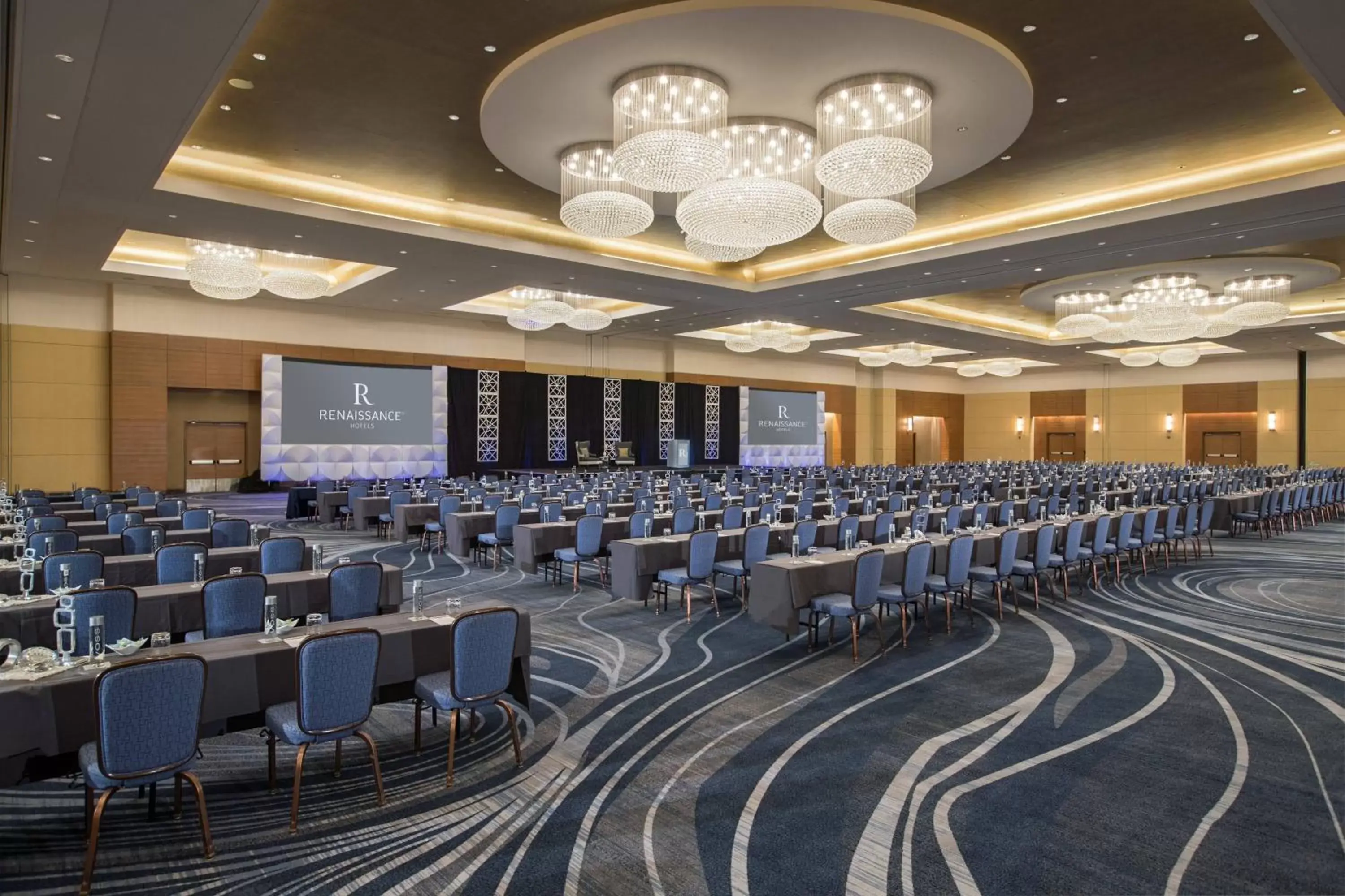 Meeting/conference room in Renaissance Schaumburg Convention Center Hotel