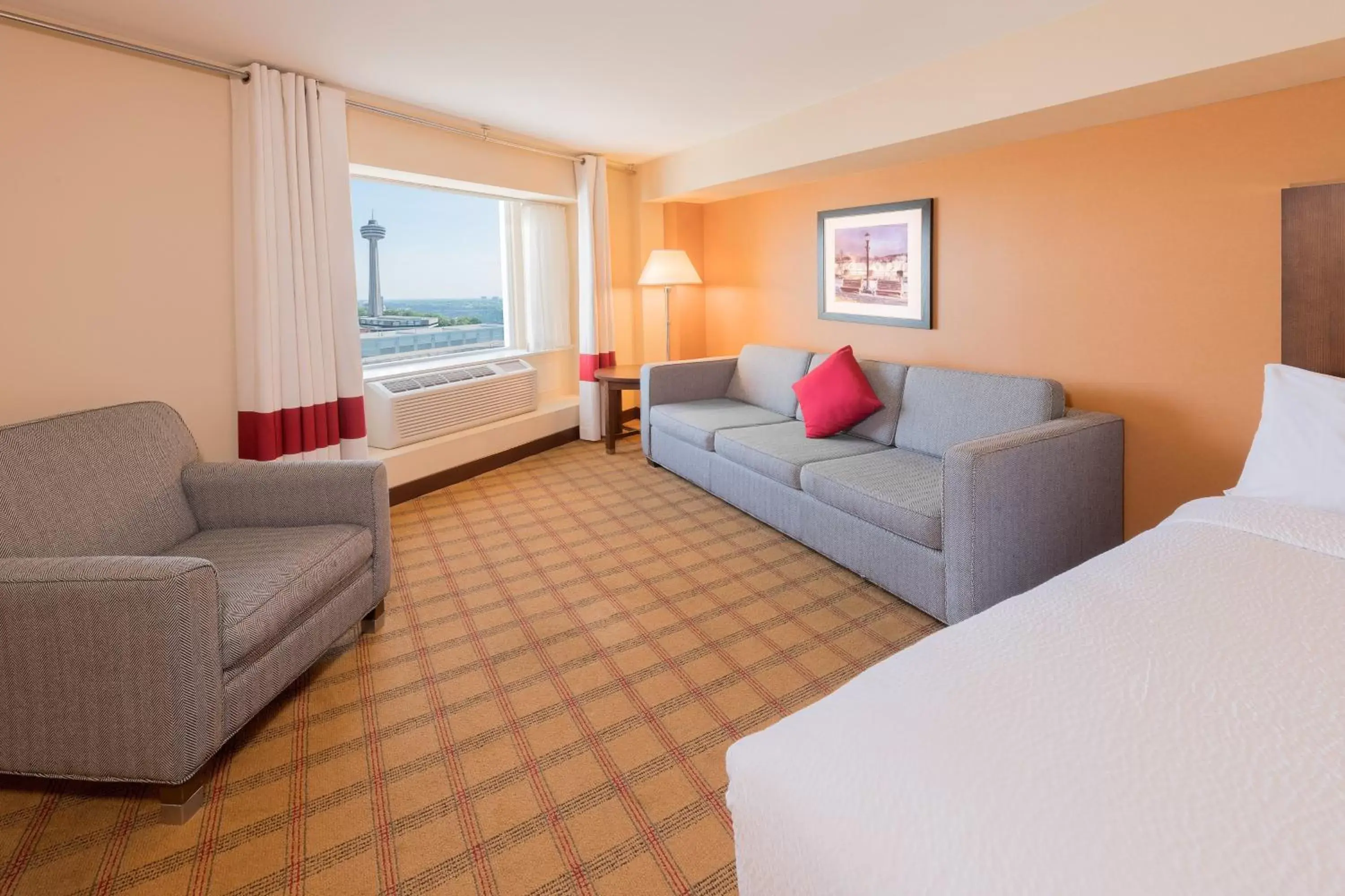 Photo of the whole room, Seating Area in Four Points by Sheraton Niagara Falls Fallsview