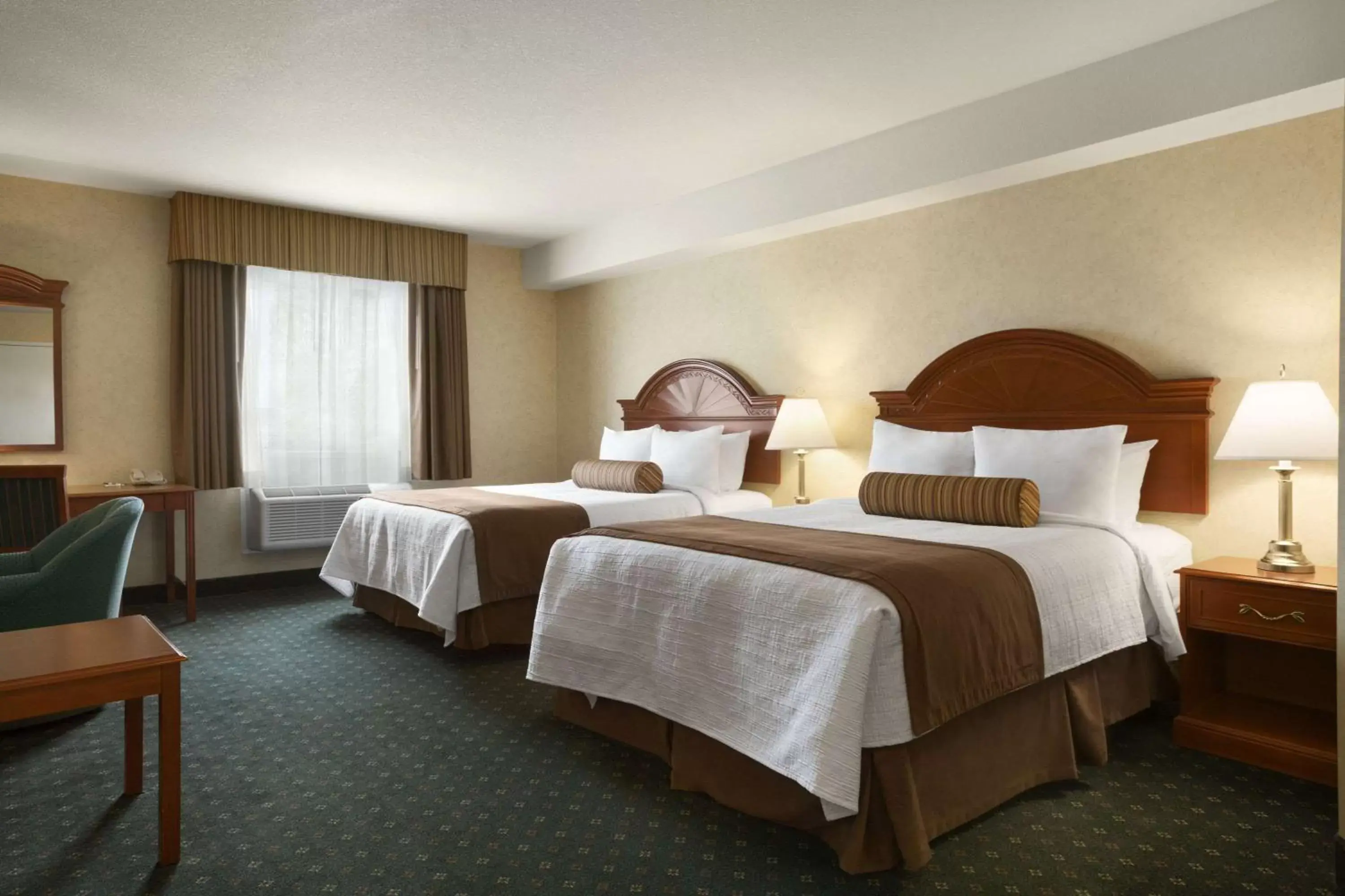 Photo of the whole room, Bed in Travelodge by Wyndham Strathmore Photo of the whole room, Bed in Travelodge by Wyndham Strathmore