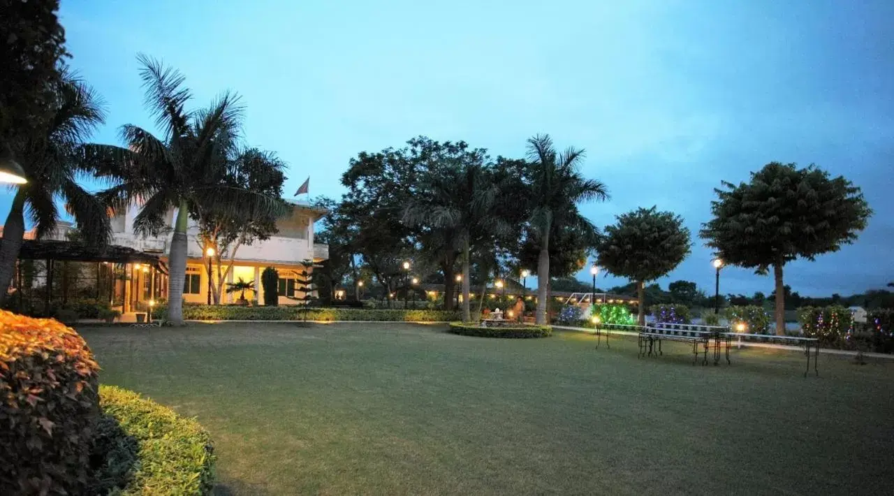 Garden in Shikarbadi Hotel - Heritage by HRH Group of Hotels