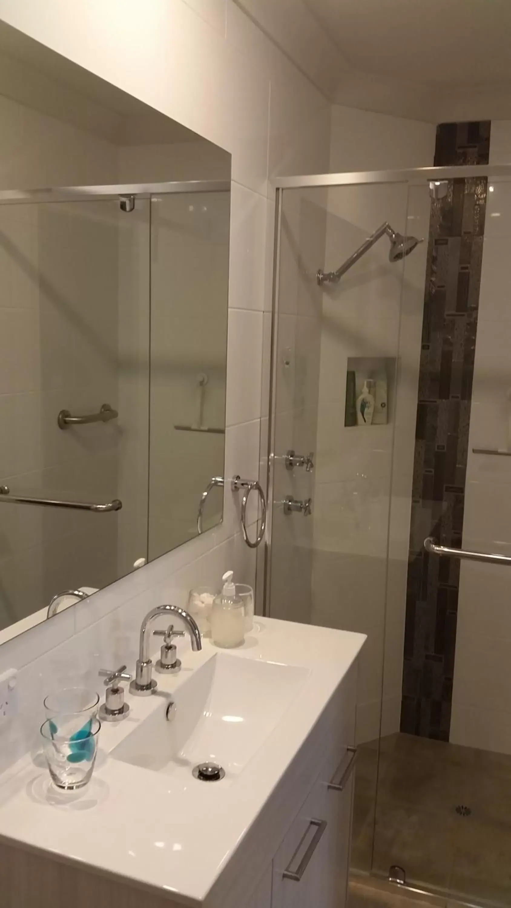 Shower, Bathroom in Bellevue Bed & Breakfast