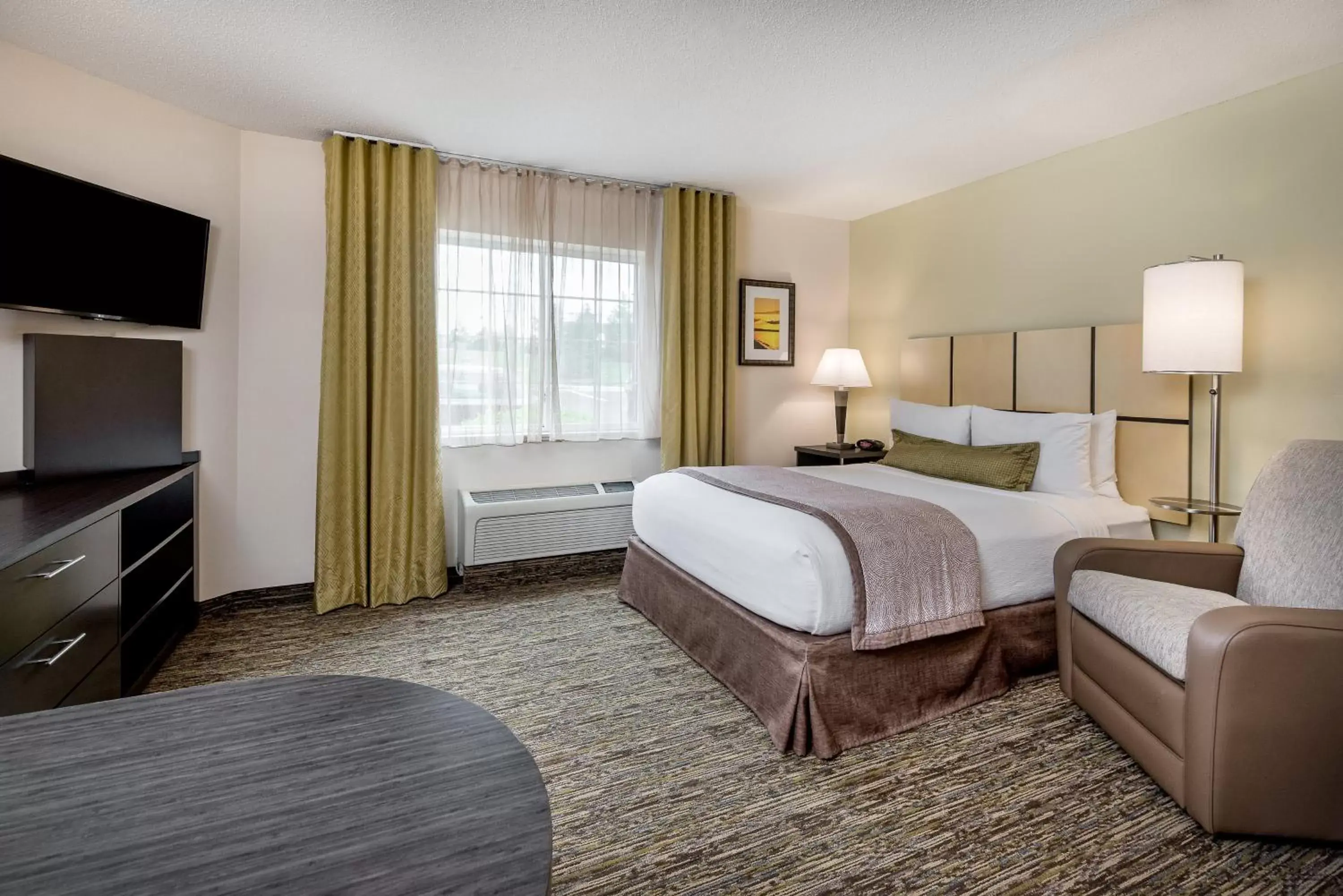 Photo of the whole room, Bed in Candlewood Suites Sterling by IHG Photo of the whole room, Bed in Candlewood Suites Sterling by IHG
