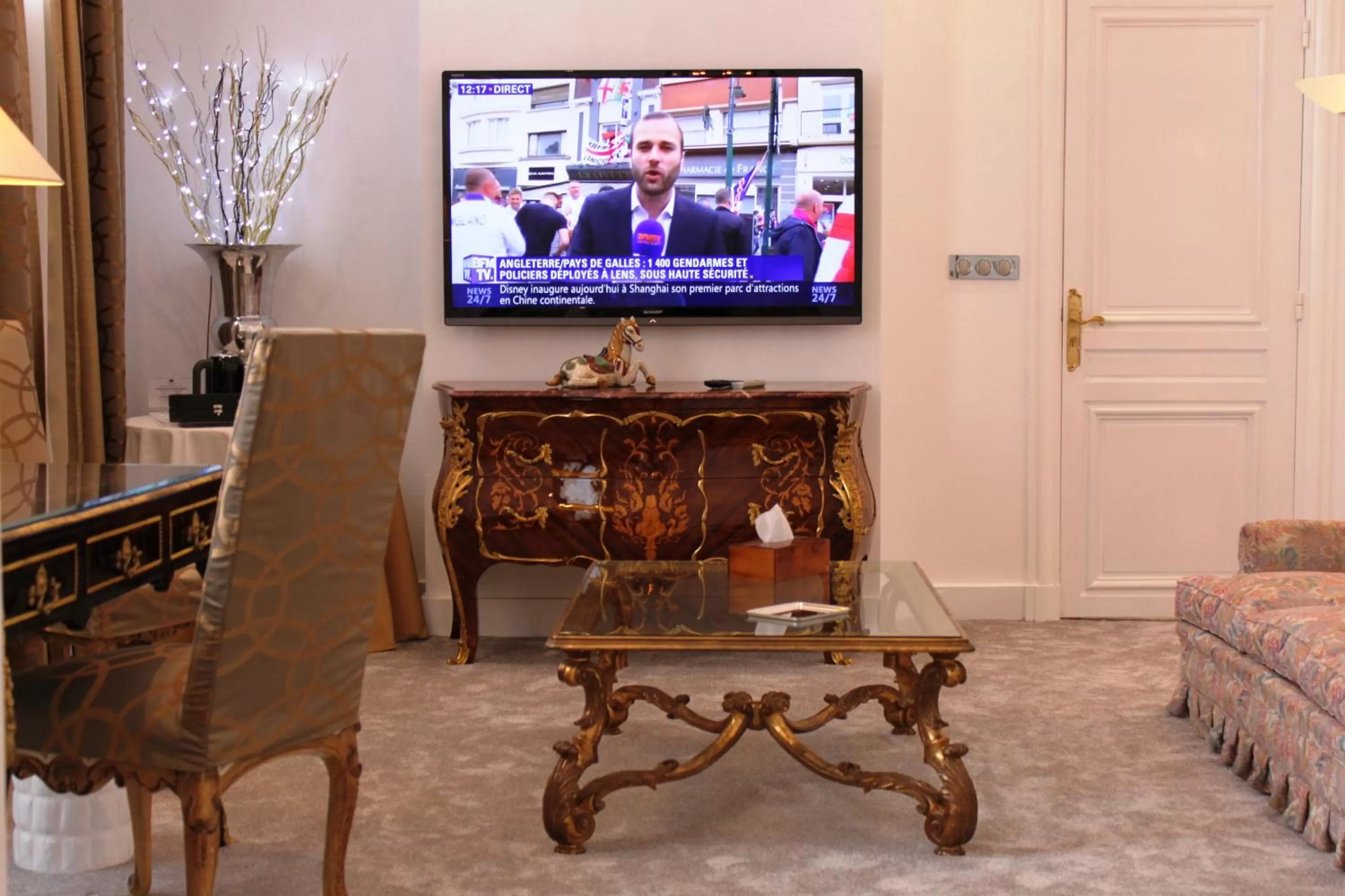 TV and multimedia in Résidence et Chambres d'Hôtes de La Porte d'Arras