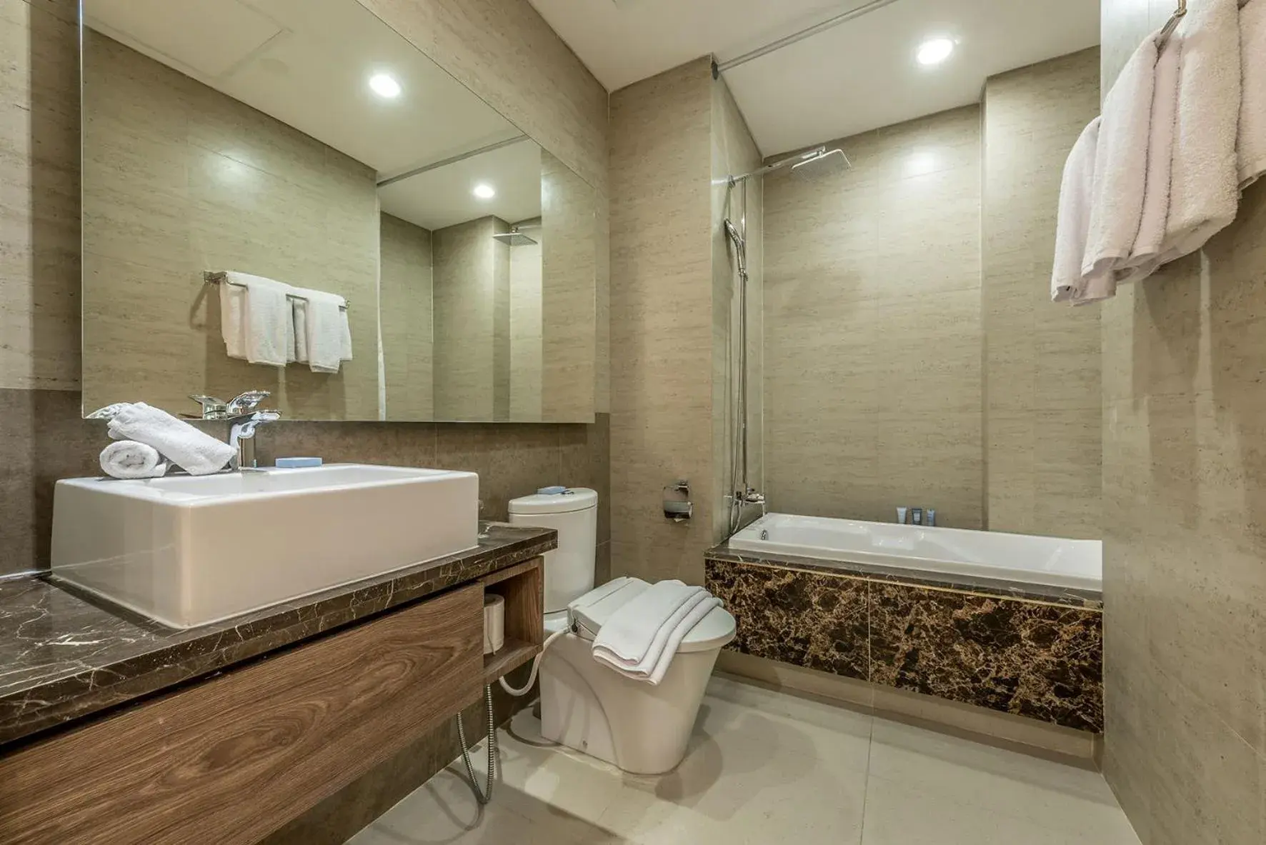 Bath, Bathroom in Grande Valore Hotel & Serviced-Apartment