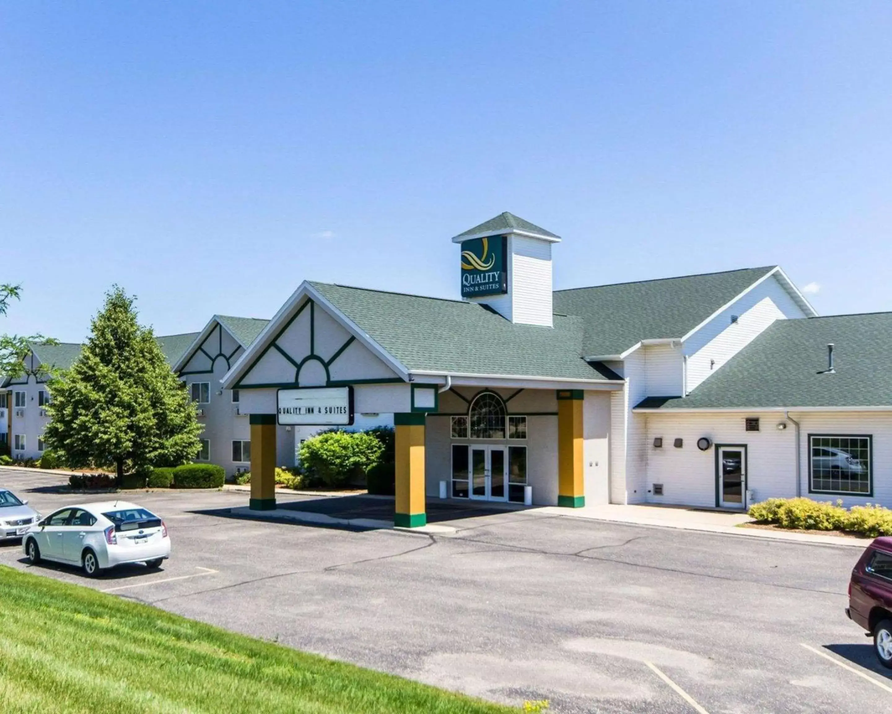Property Building in Quality Inn & Suites Stoughton - Madison South
