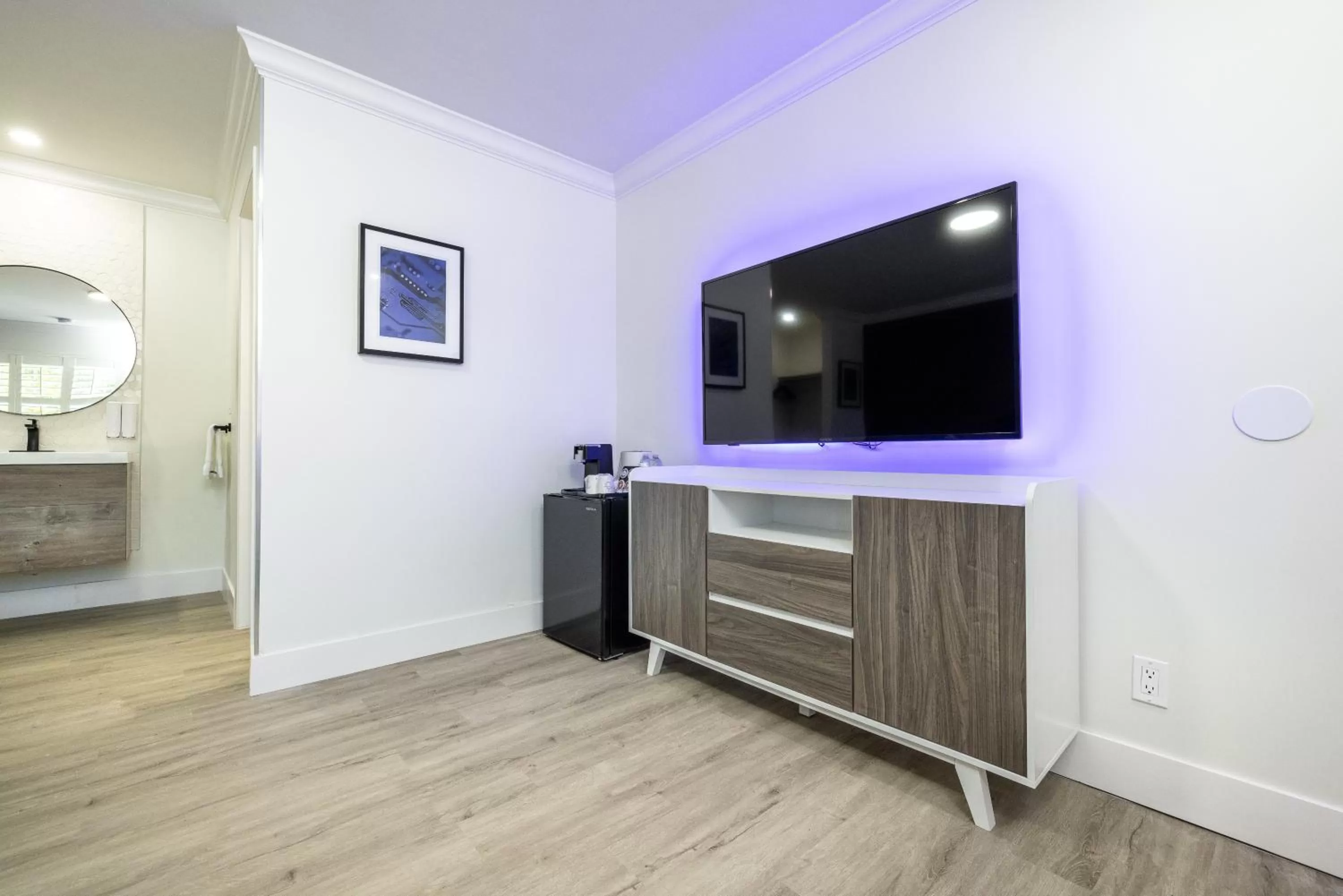 TV and multimedia in WAFER 450 Hotel