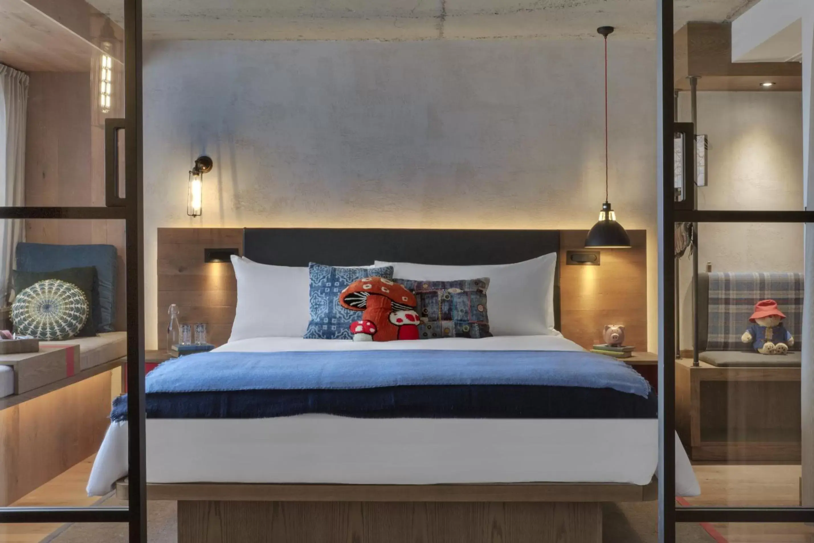 Bed in Treehouse Hotel London