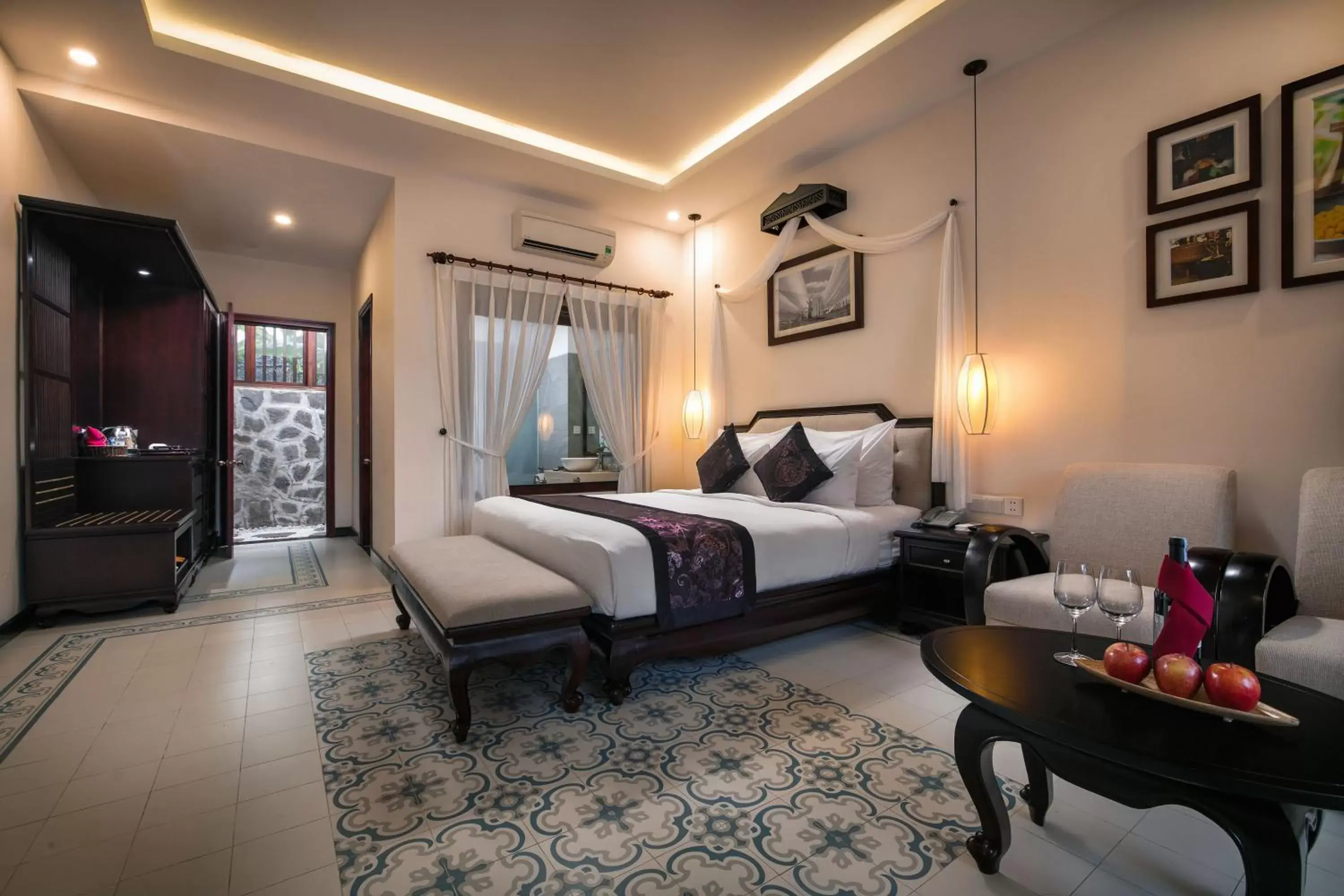Photo of the whole room, Bed in Mulberry Collection Silk Village