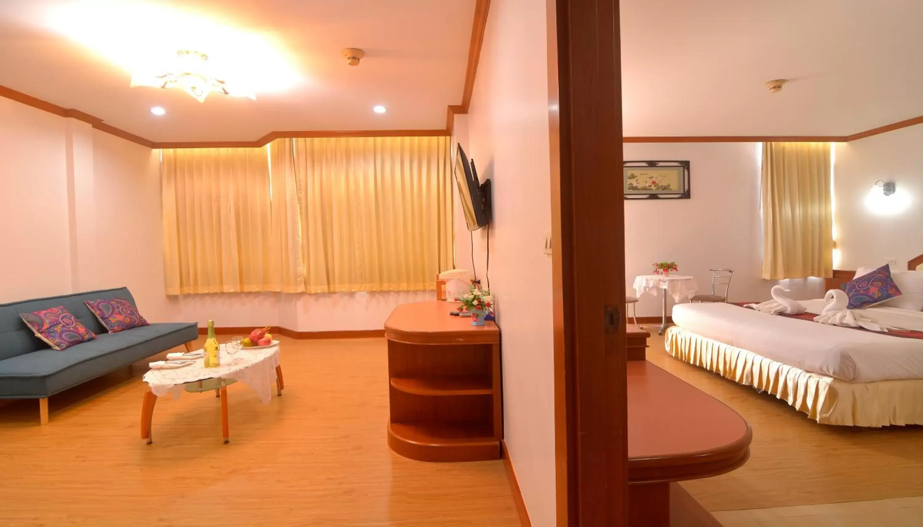 Photo of the whole room in Chumphon Gardens Hotel