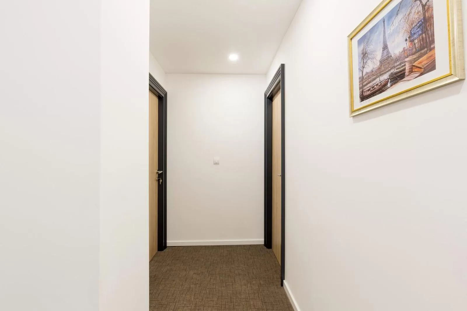 Logo/Certificate/Sign in Premium Crown Suites