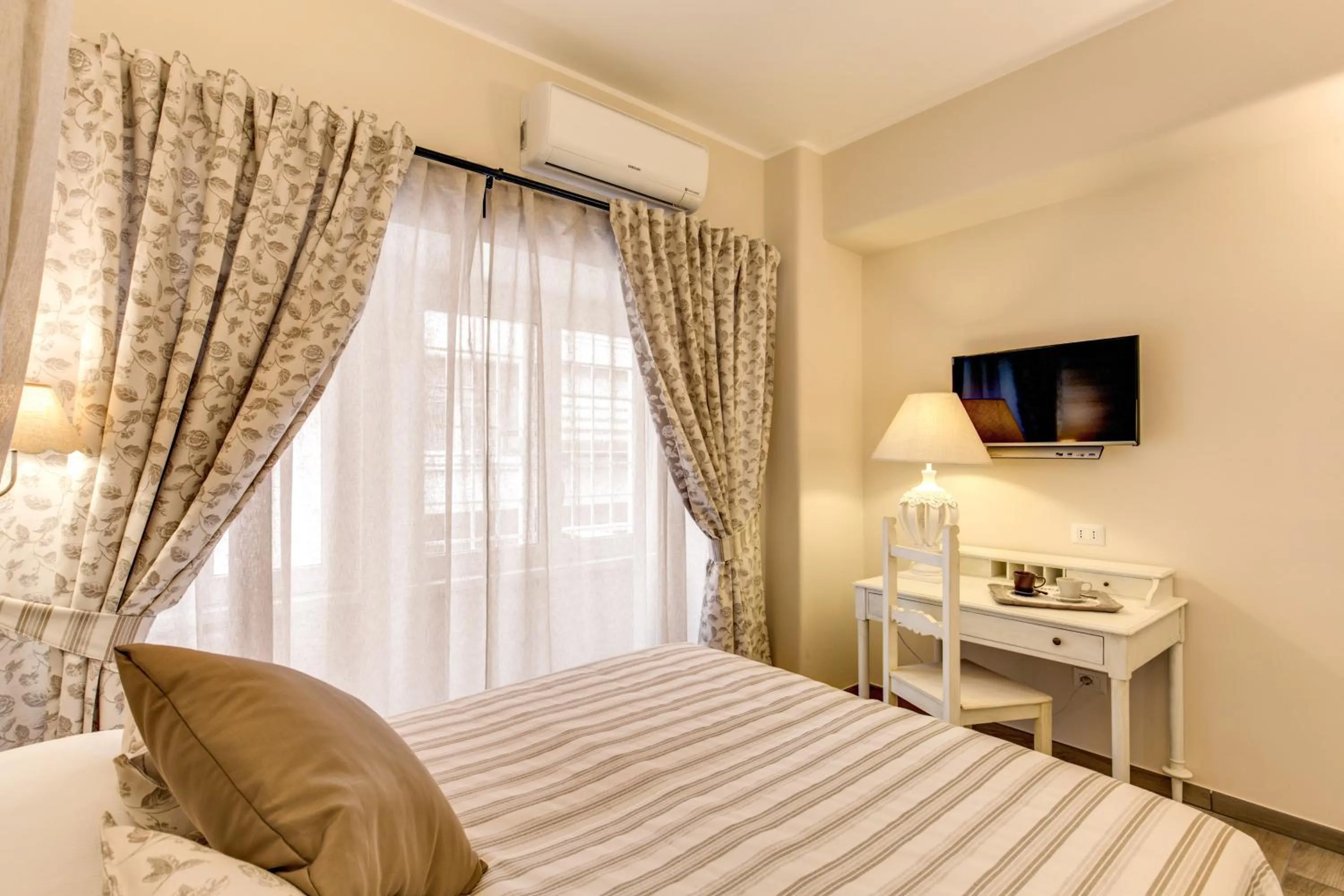 Bedroom, Bed in Casa Tua Vaticano Guest House