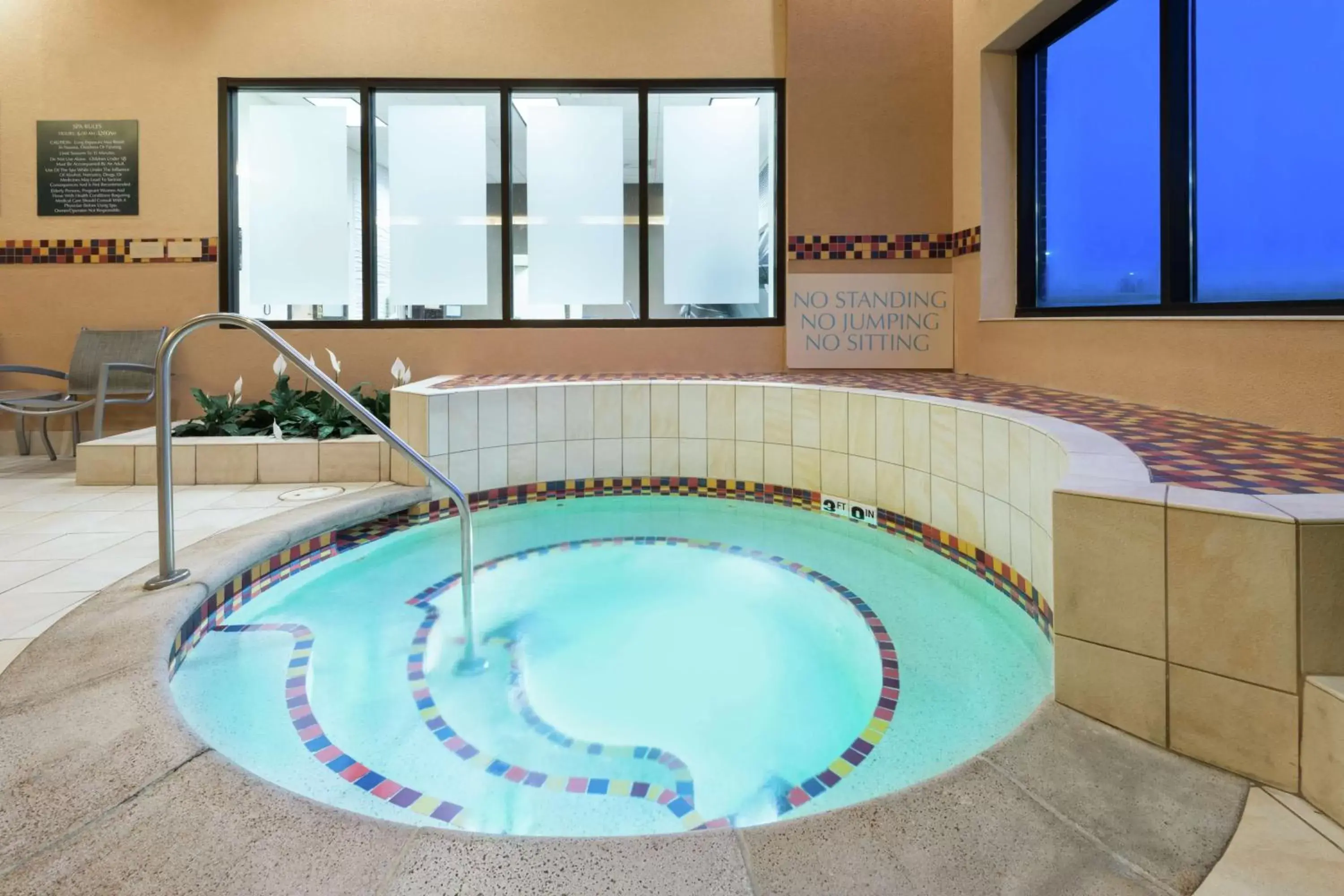 Hot Tub, Swimming Pool in Embassy Suites by Hilton Saint Louis Saint Charles