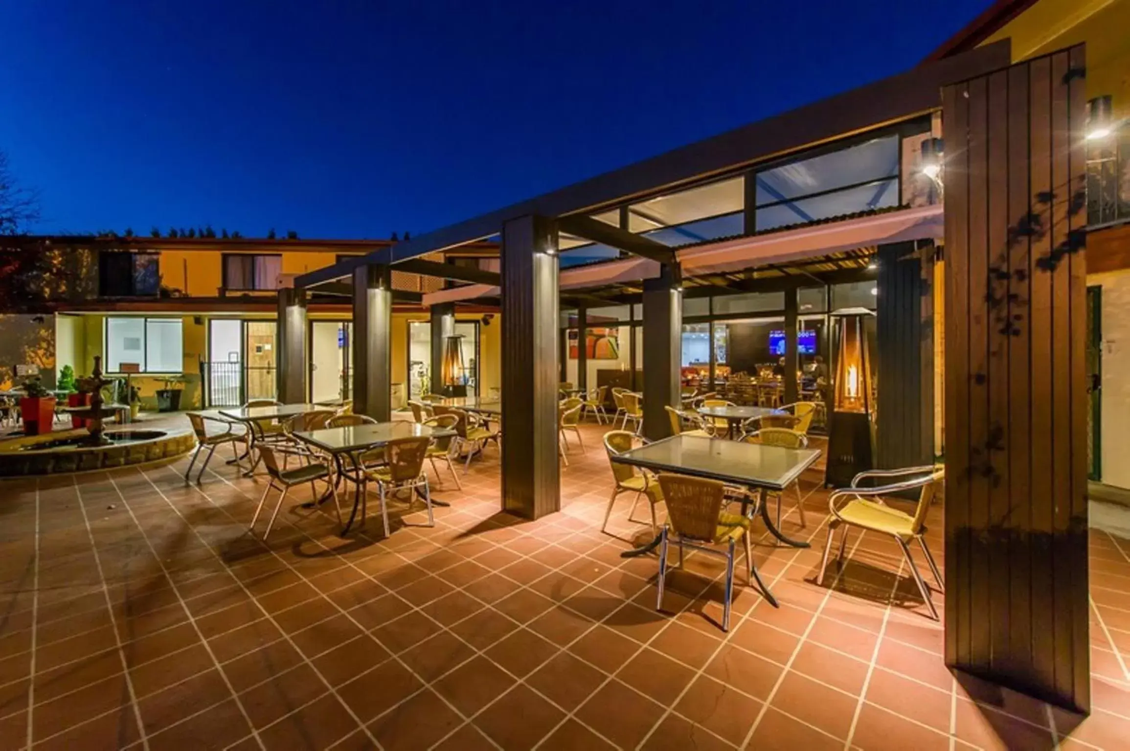 Restaurant/places to eat in Alpha Hotel Canberra Restaurant/places to eat in Alpha Hotel Canberra