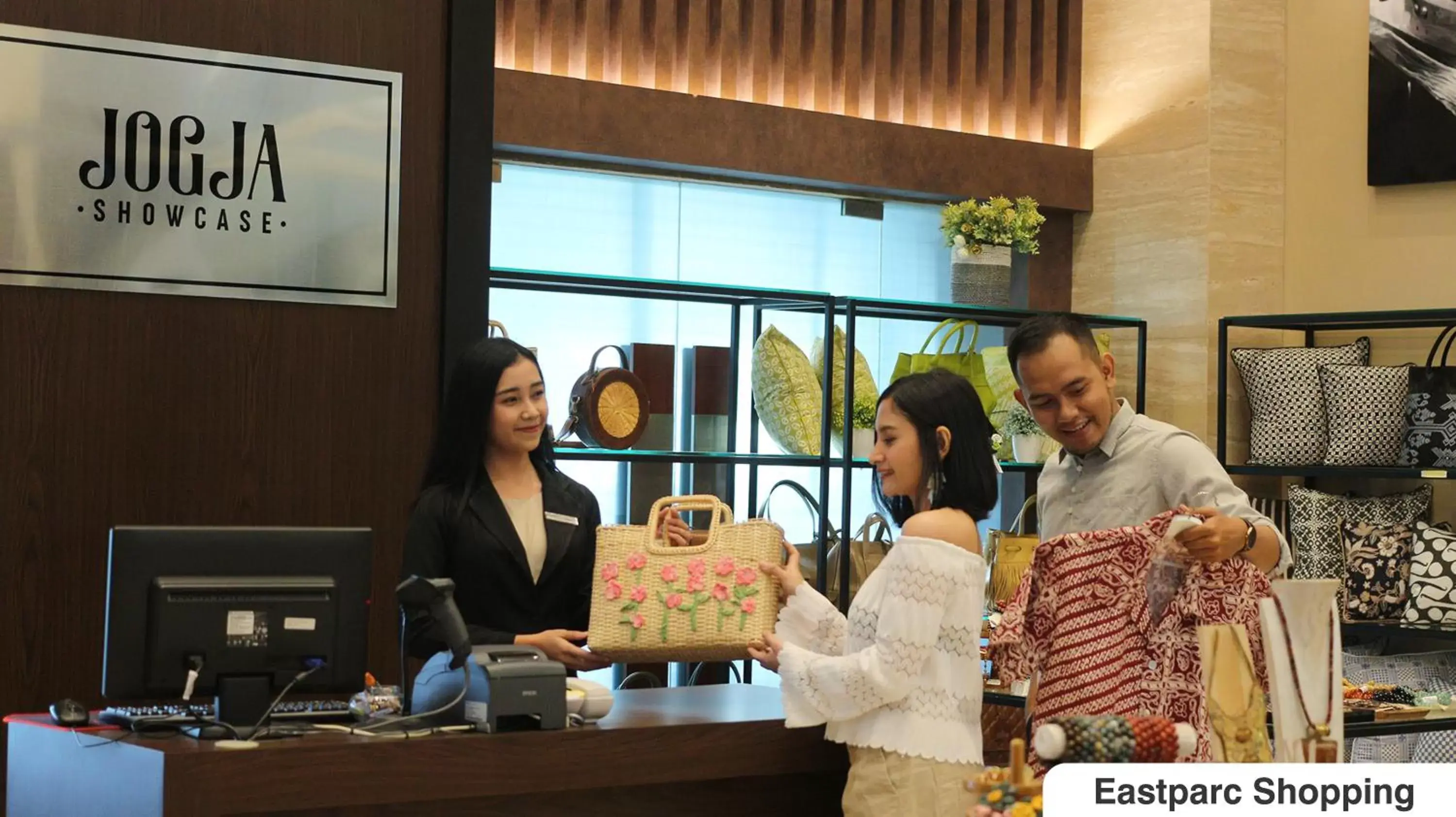 Shopping Area in Eastparc Hotel Yogyakarta