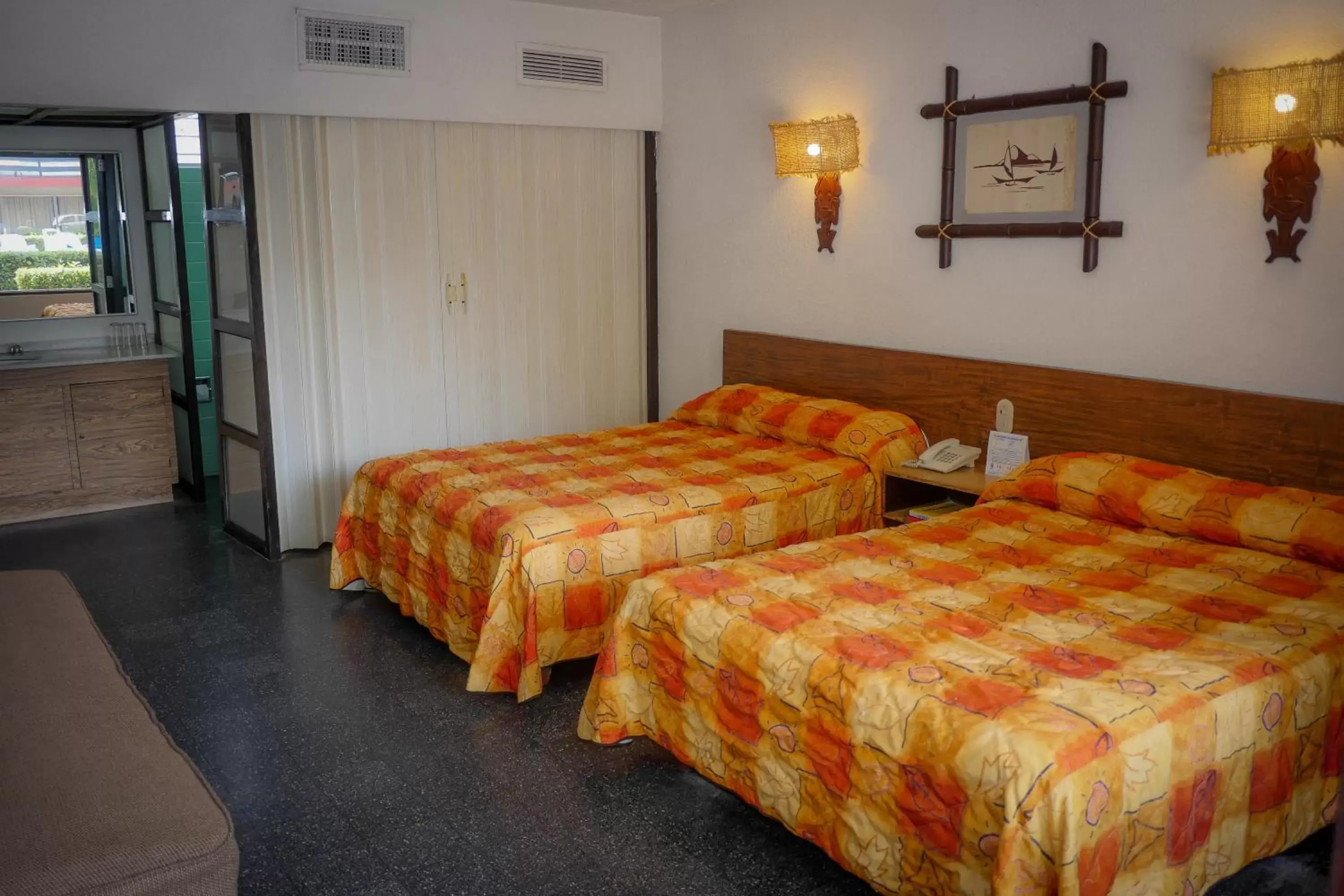 Bed in Hotel Bali-Hai Acapulco