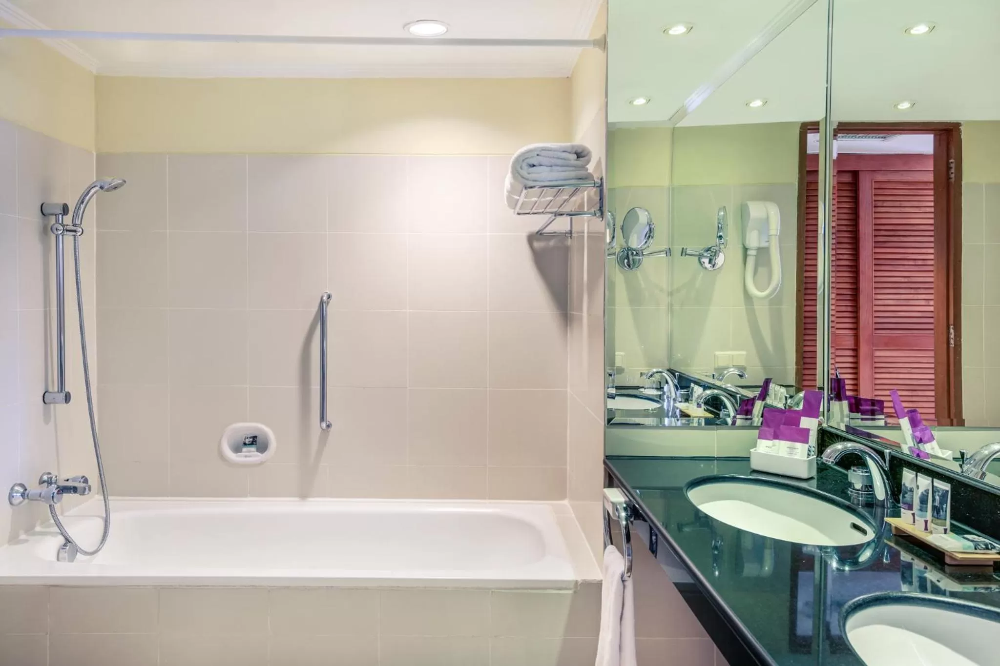 Bathroom in Mercure Jakarta Kota