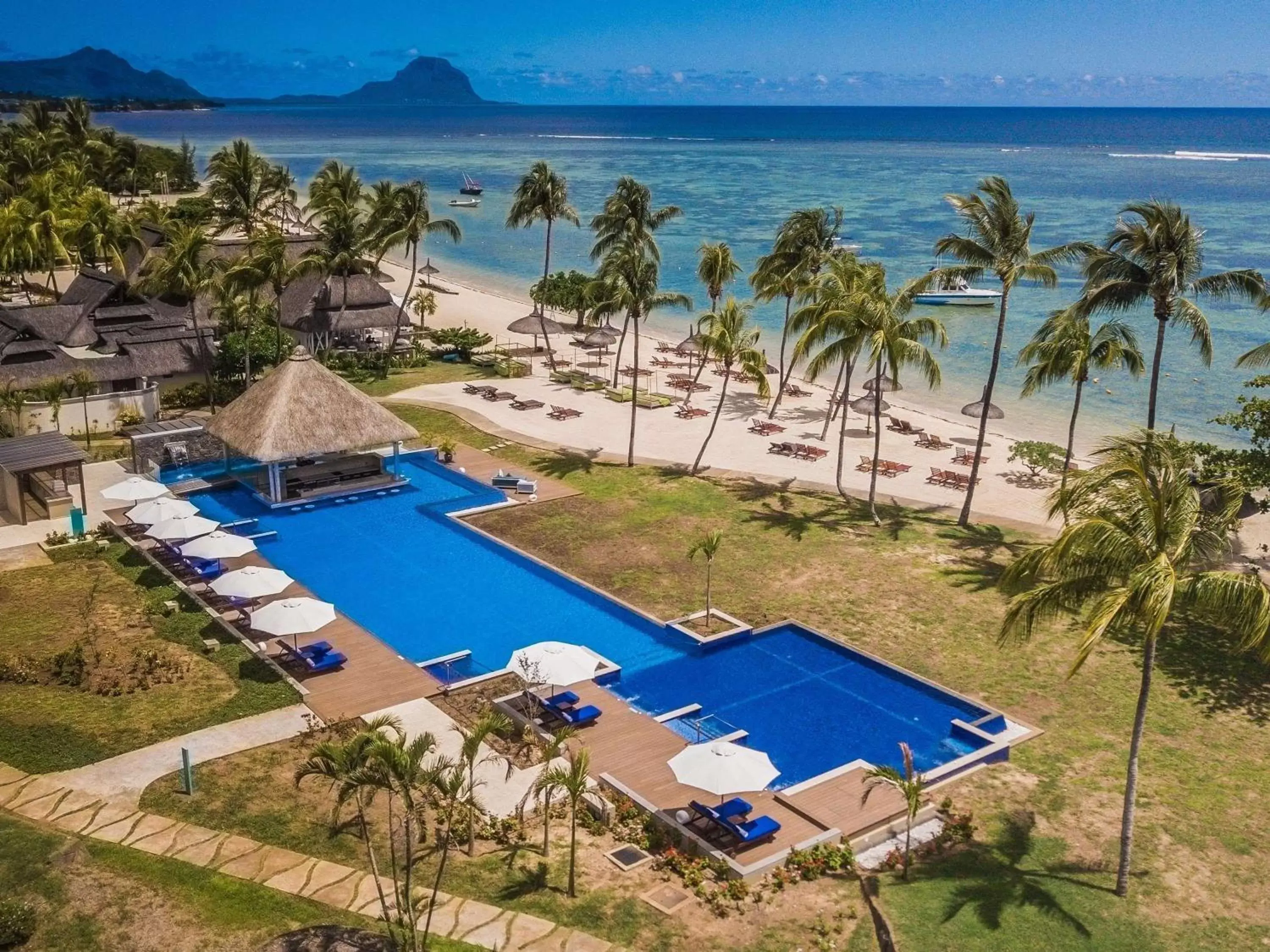 Lounge or bar, Pool View in Sofitel Mauritius L'Imperial Resort & Spa
