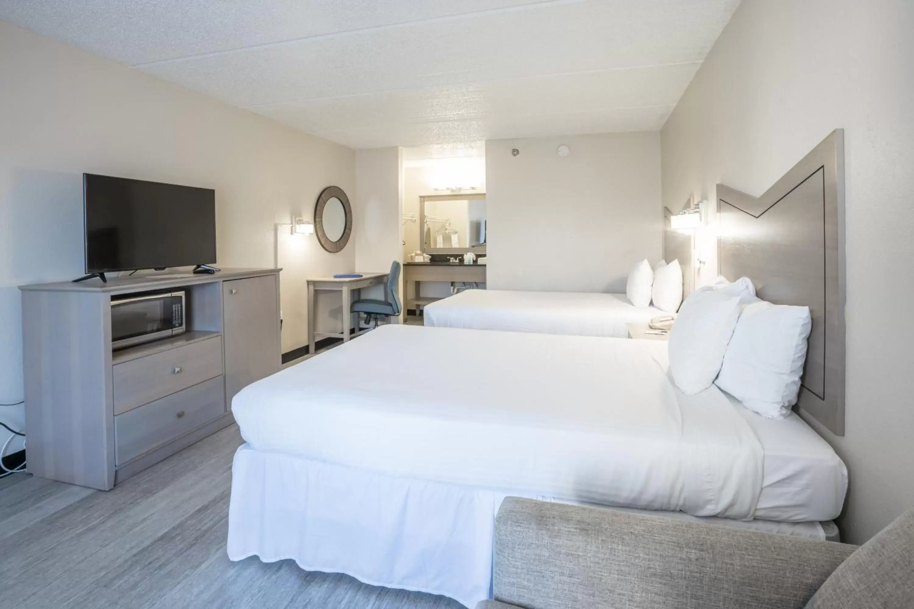 Photo of the whole room, Bed in Ocean Coast Hotel at the Beach Amelia Island