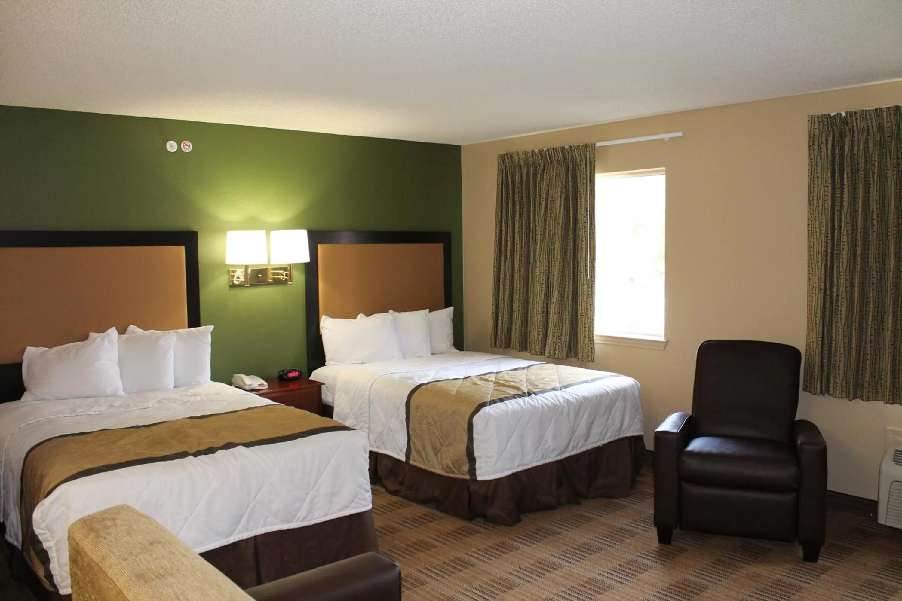 Bed in Extended Stay America Suites - Houston - Katy Freeway - Energy Corridor