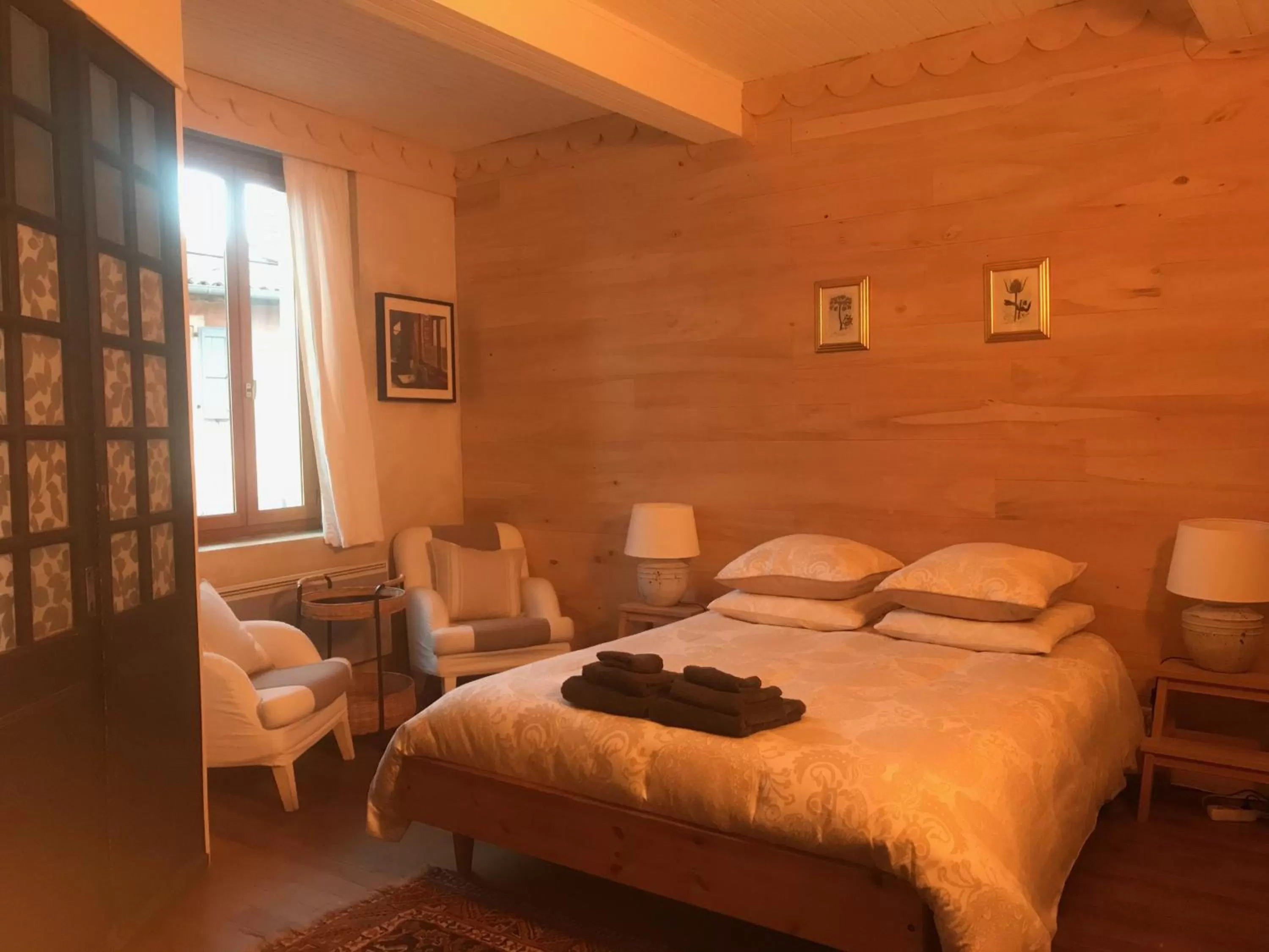 Photo of the whole room, Bed in Sûn Chambres d'hôtes
