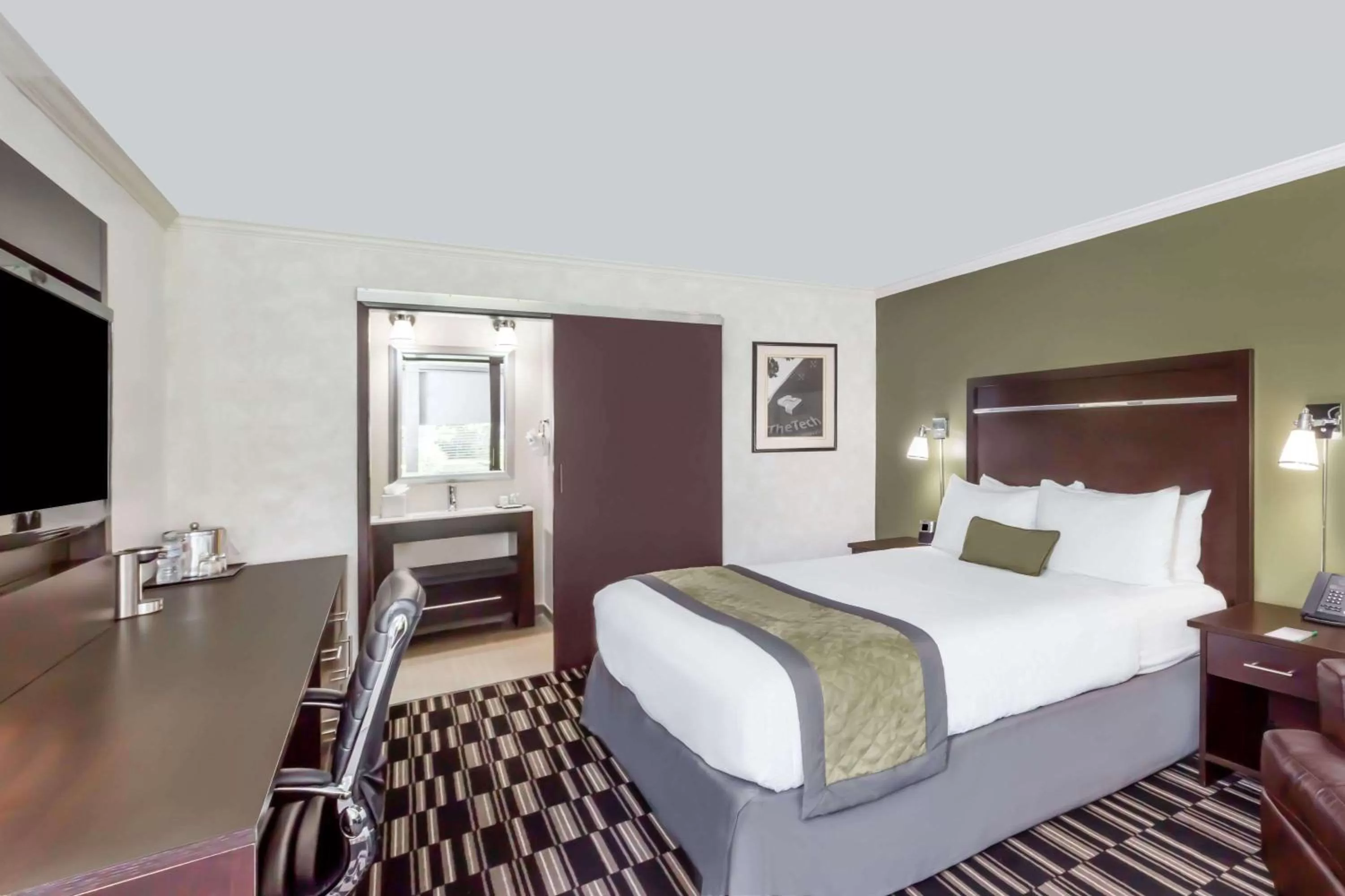 Photo of the whole room, Bed in Uptown Oasis San Jose Airport & Silicon Valley