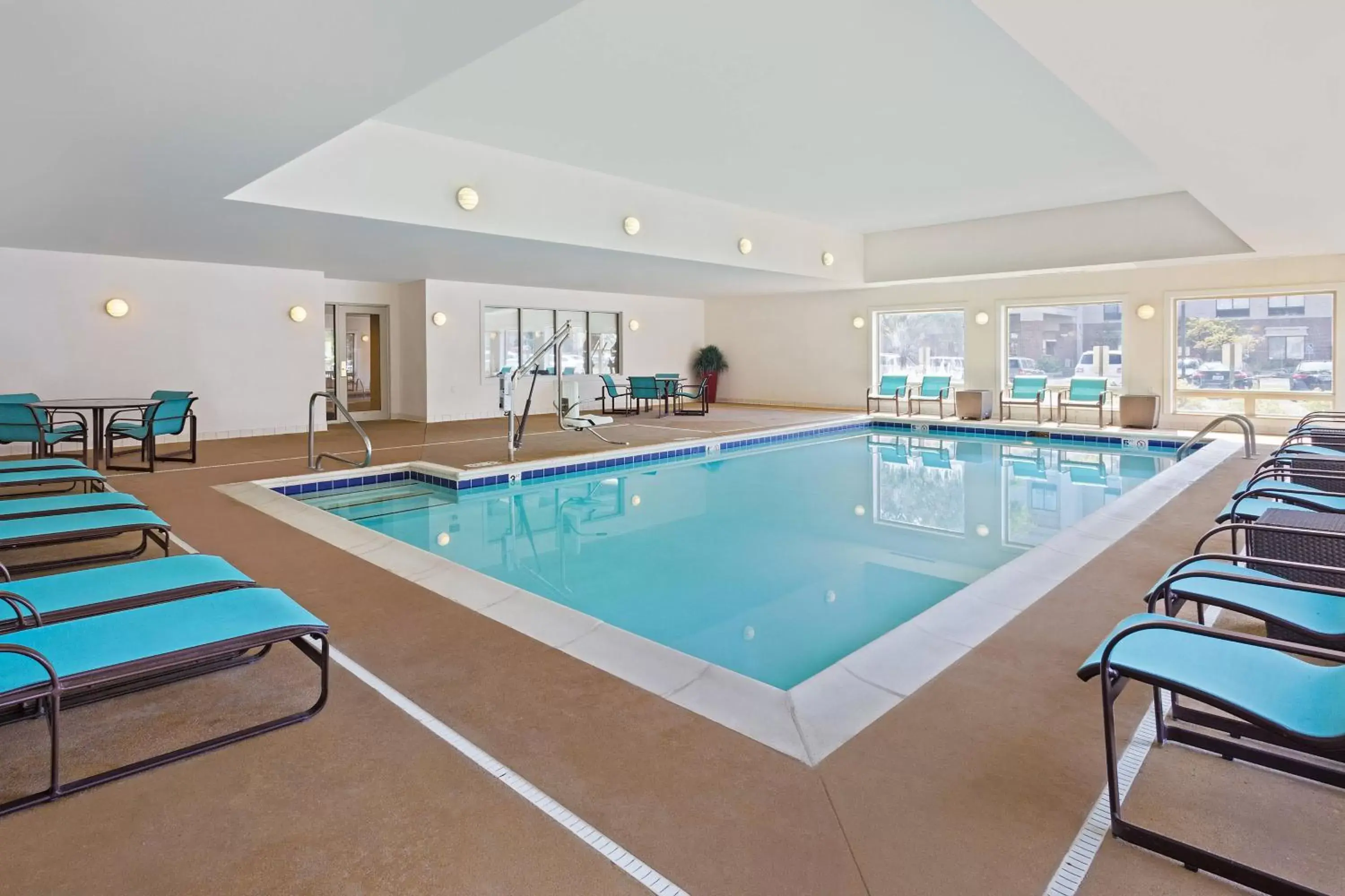 Swimming Pool in Residence Inn Indianapolis Carmel