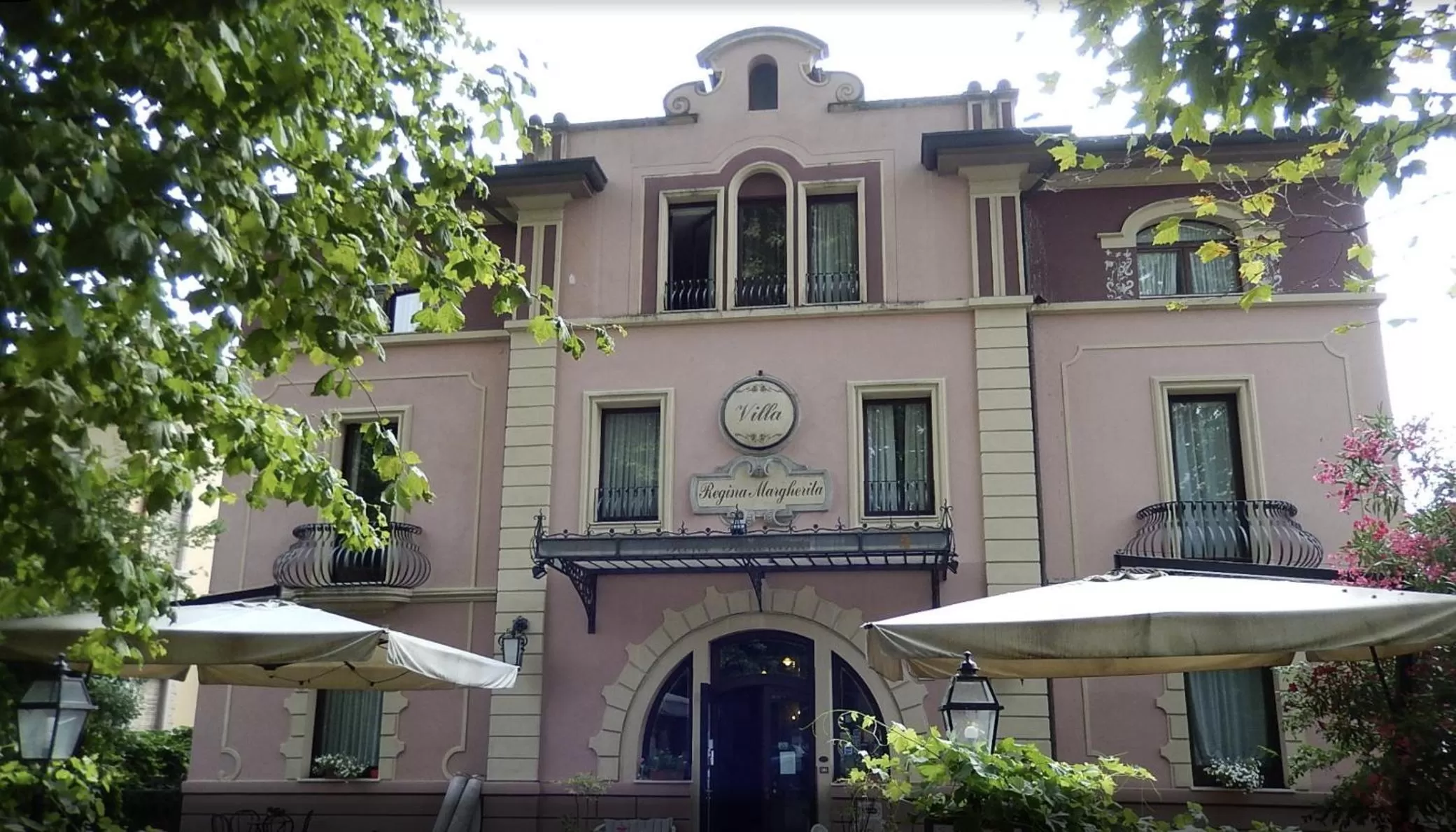 Property Building in Villa Regina Margherita