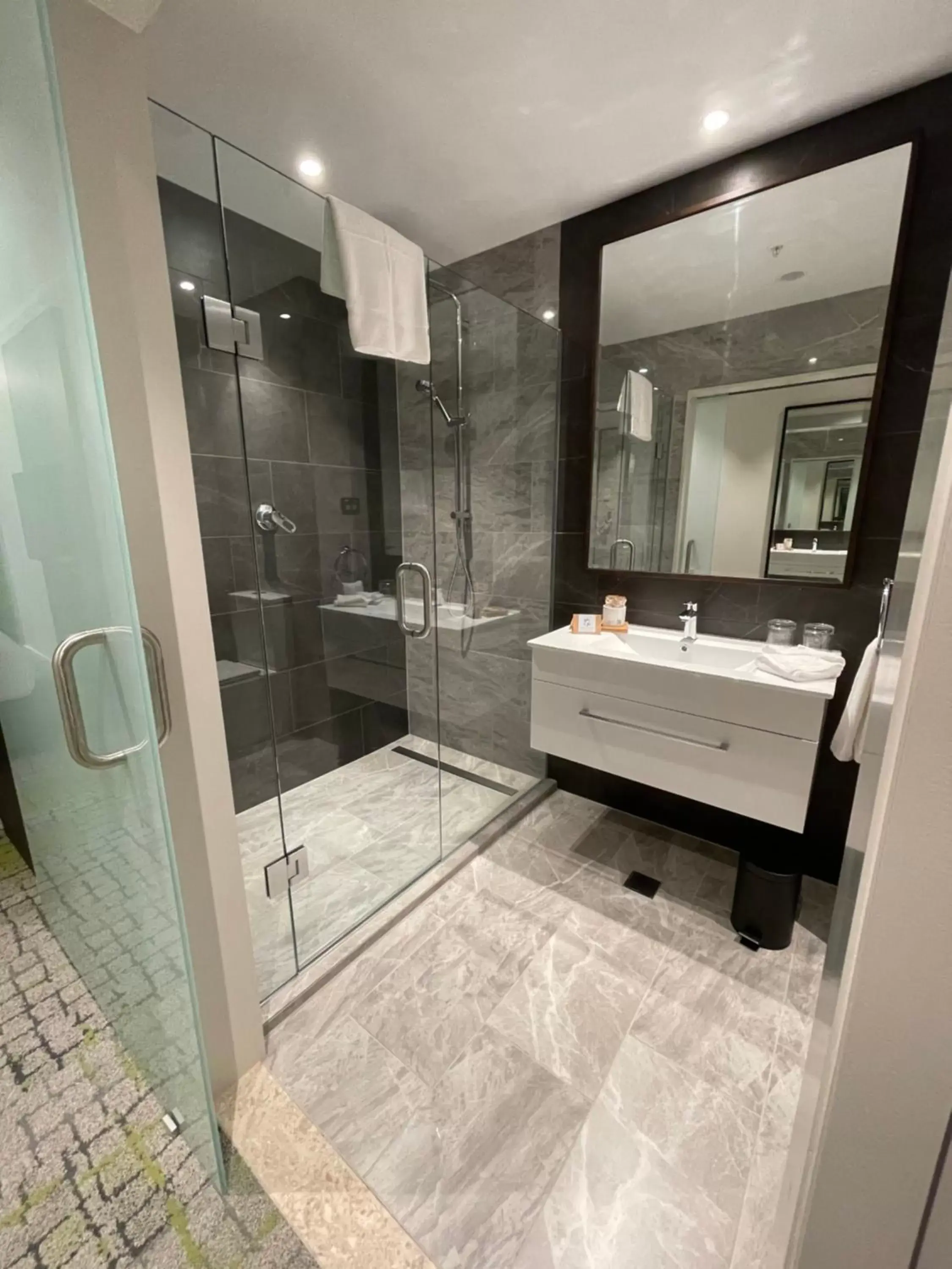 Bathroom in Mercure Auckland Queen Street