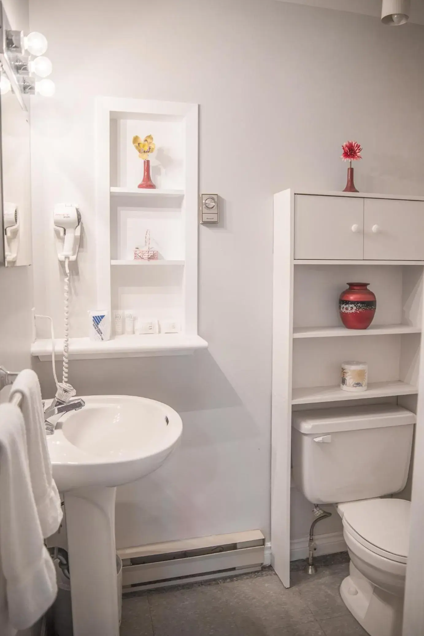 Shower, Bathroom in Braeside Country Inn