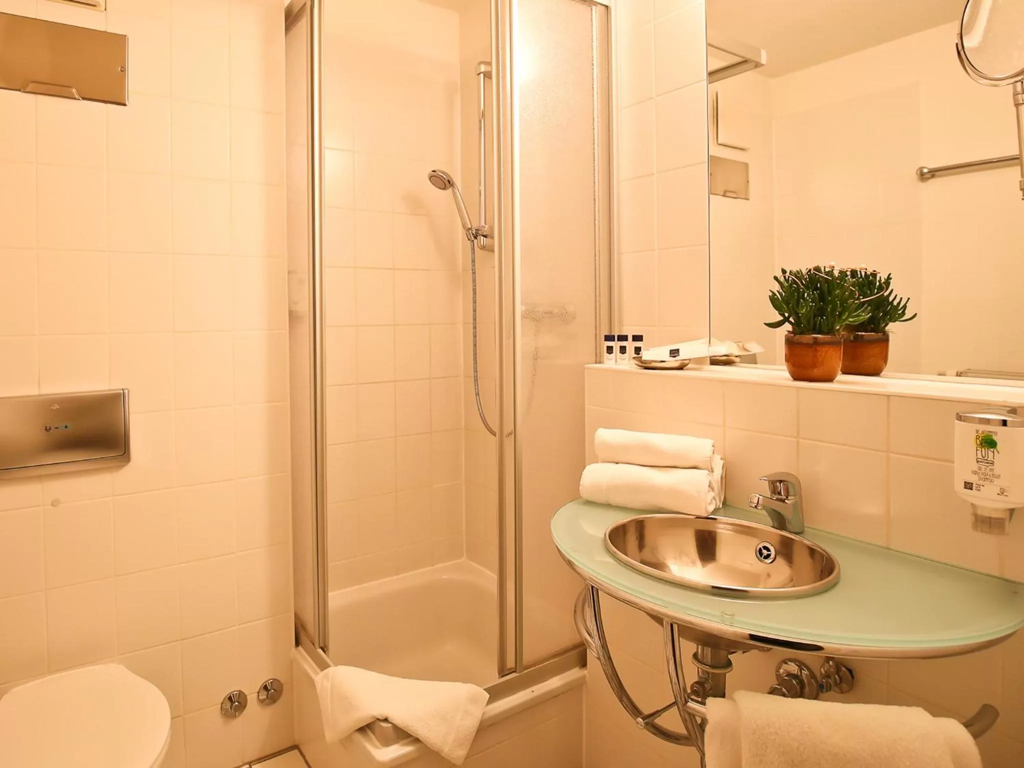 Shower in Check Inn Hotel Merseburg