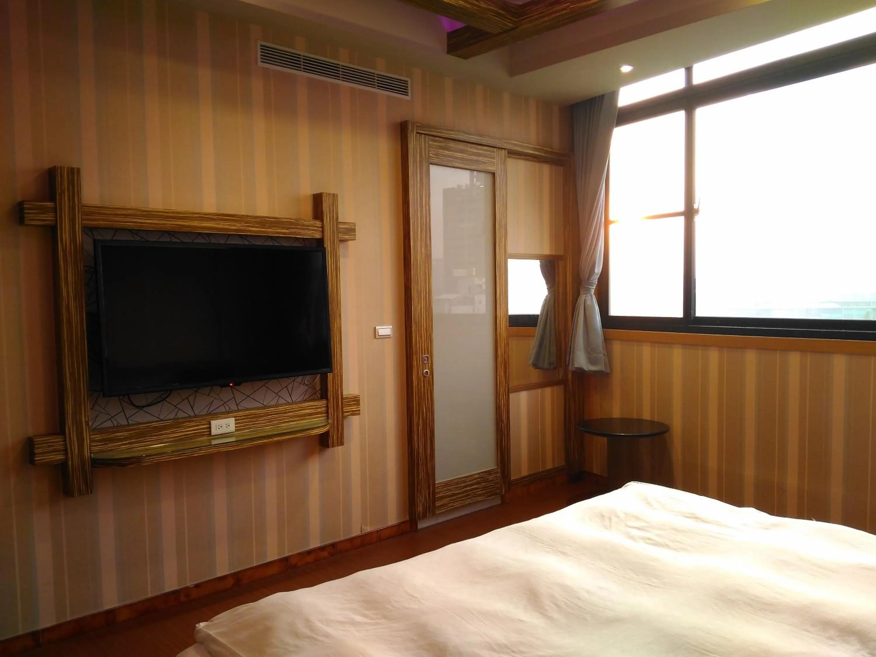 Decorative detail, Bed in Wei Feng Hotel - Kaohsiung