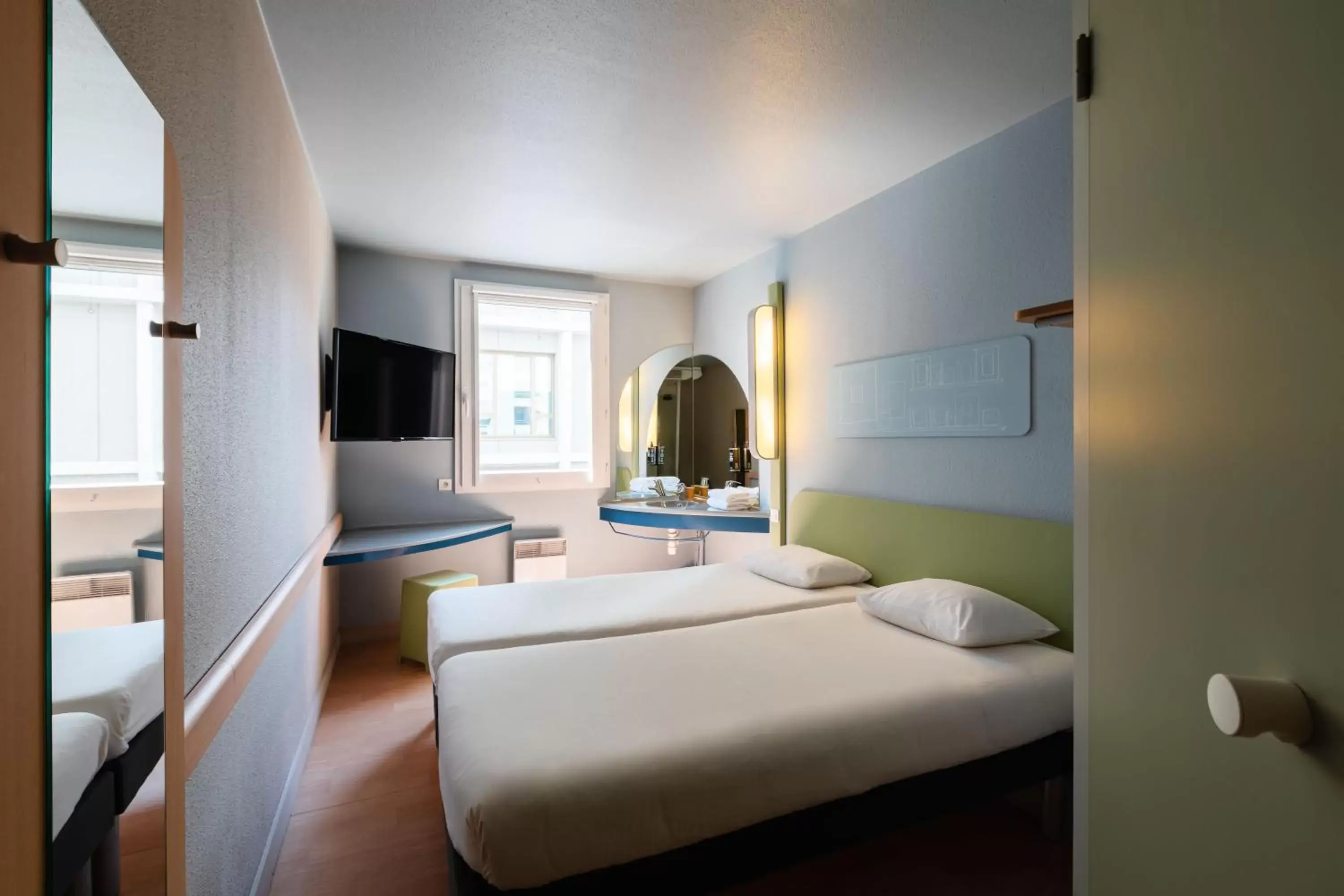 Photo of the whole room, Bed in ibis budget Lyon Villeurbanne