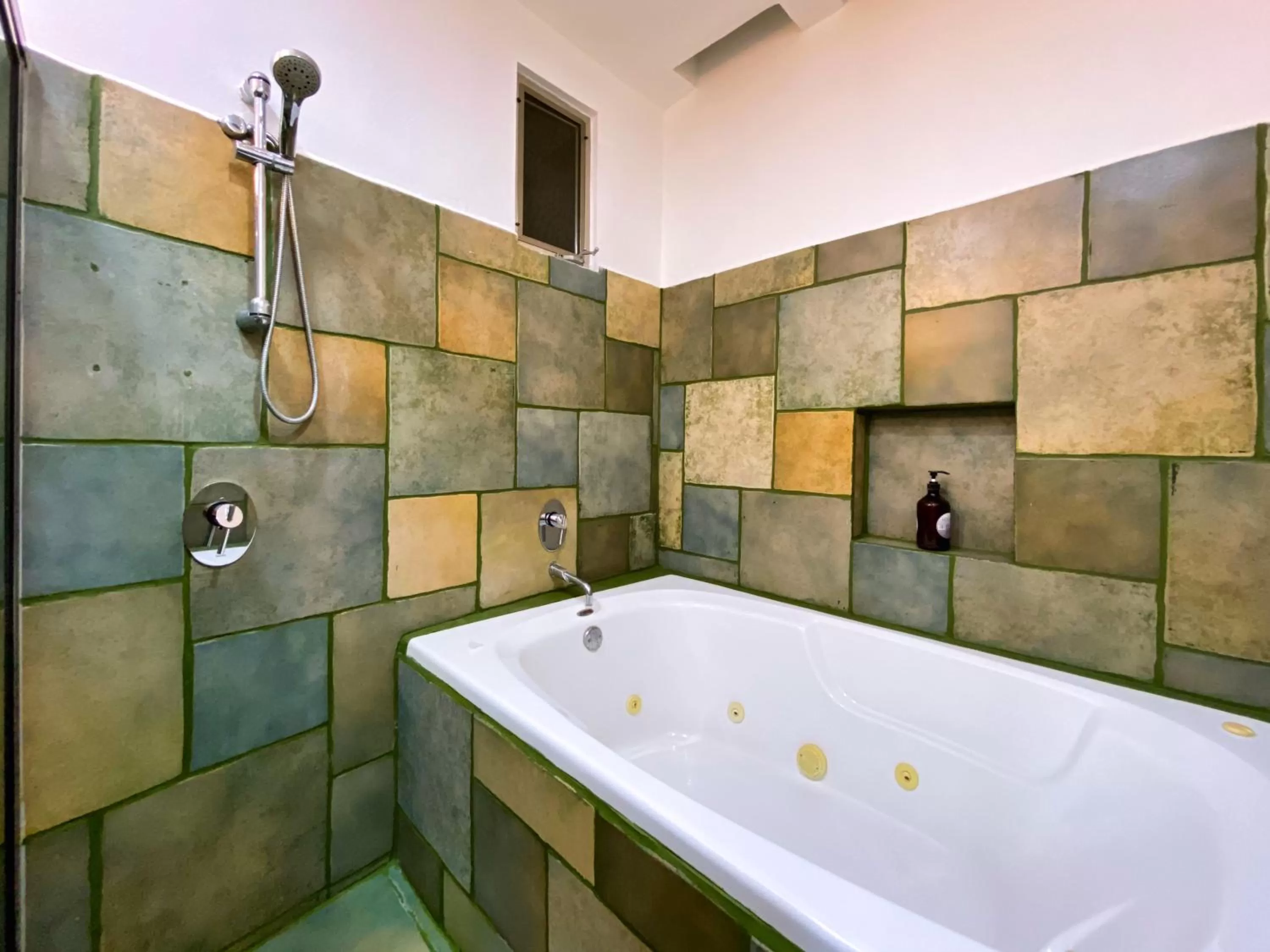Shower in Humant Coliving - Cancún