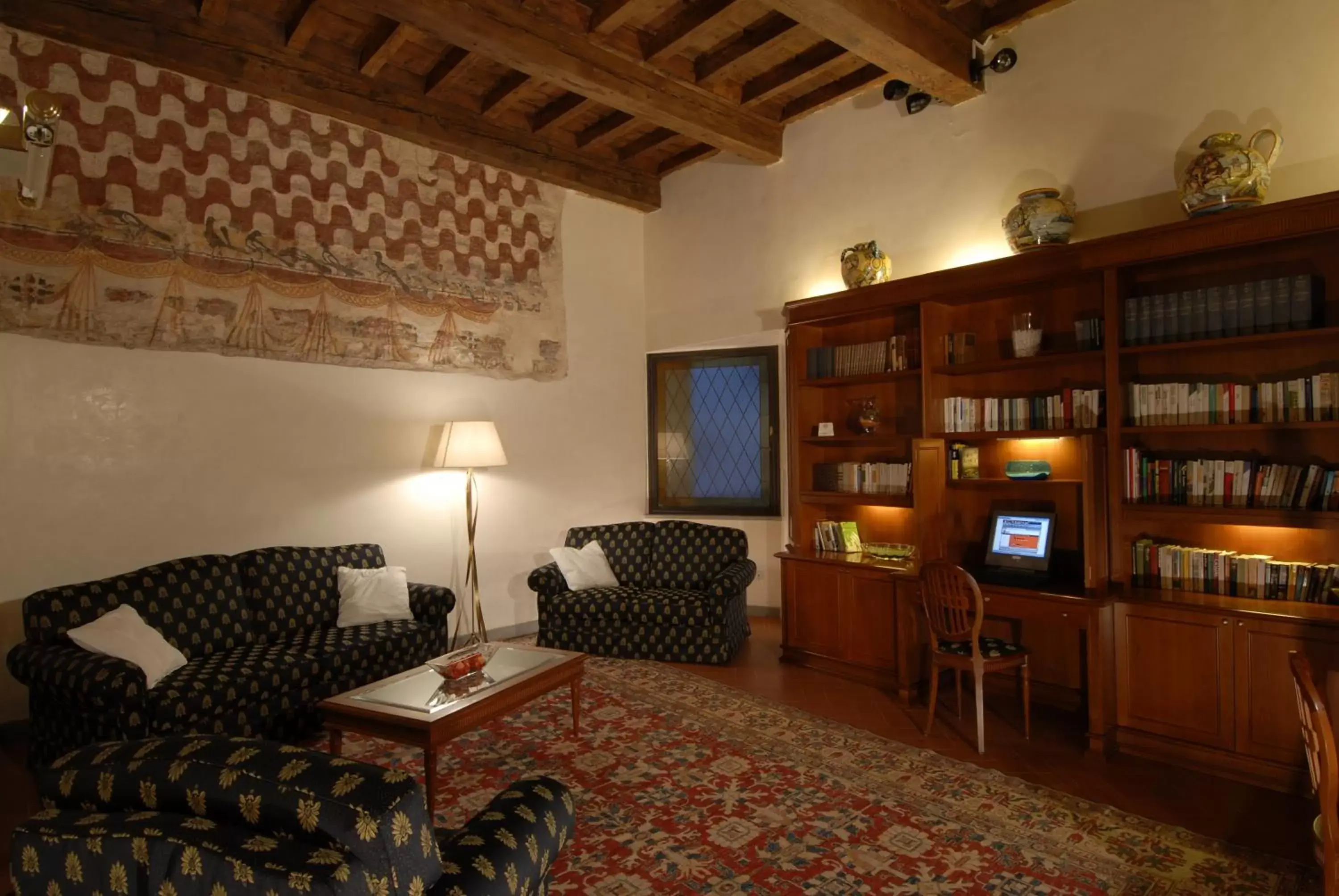Library, Seating Area in Hotel degli Orafi