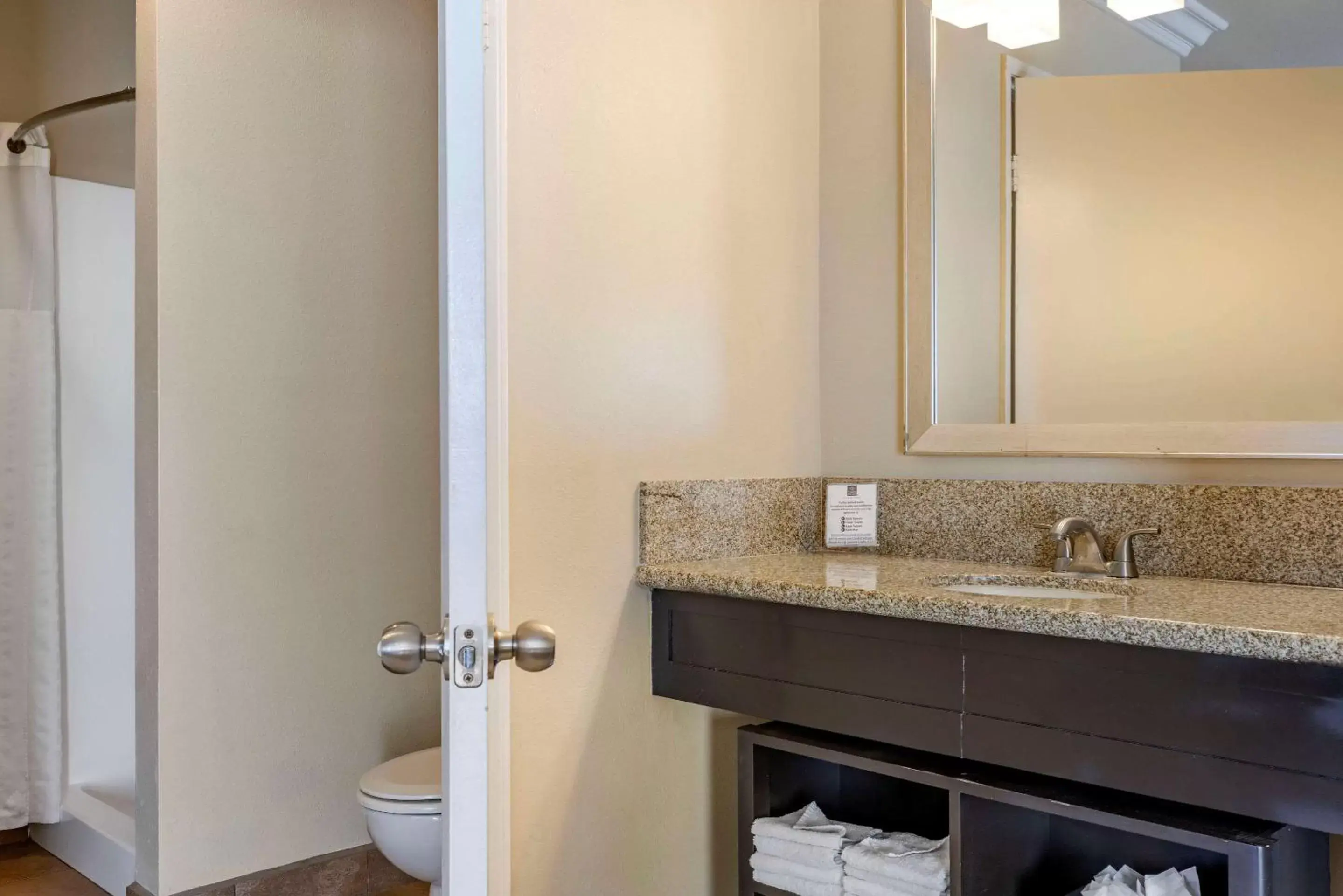 Photo of the whole room, Bathroom in Comfort Suites San Clemente Beach