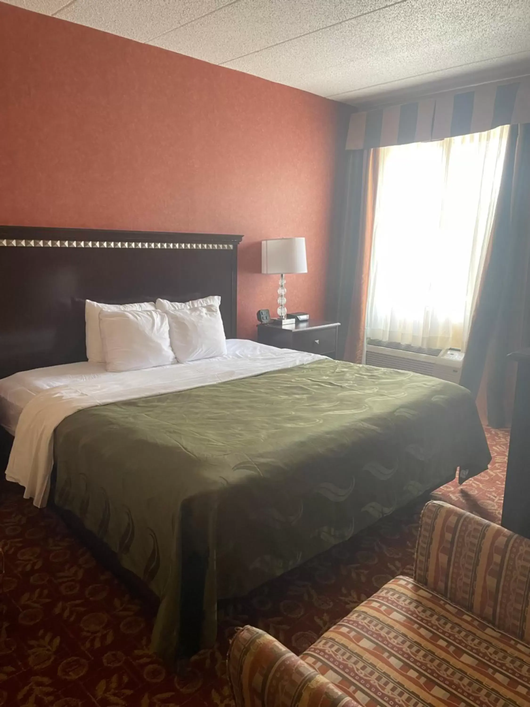 Bed in Quality Inn Vineland – Millville