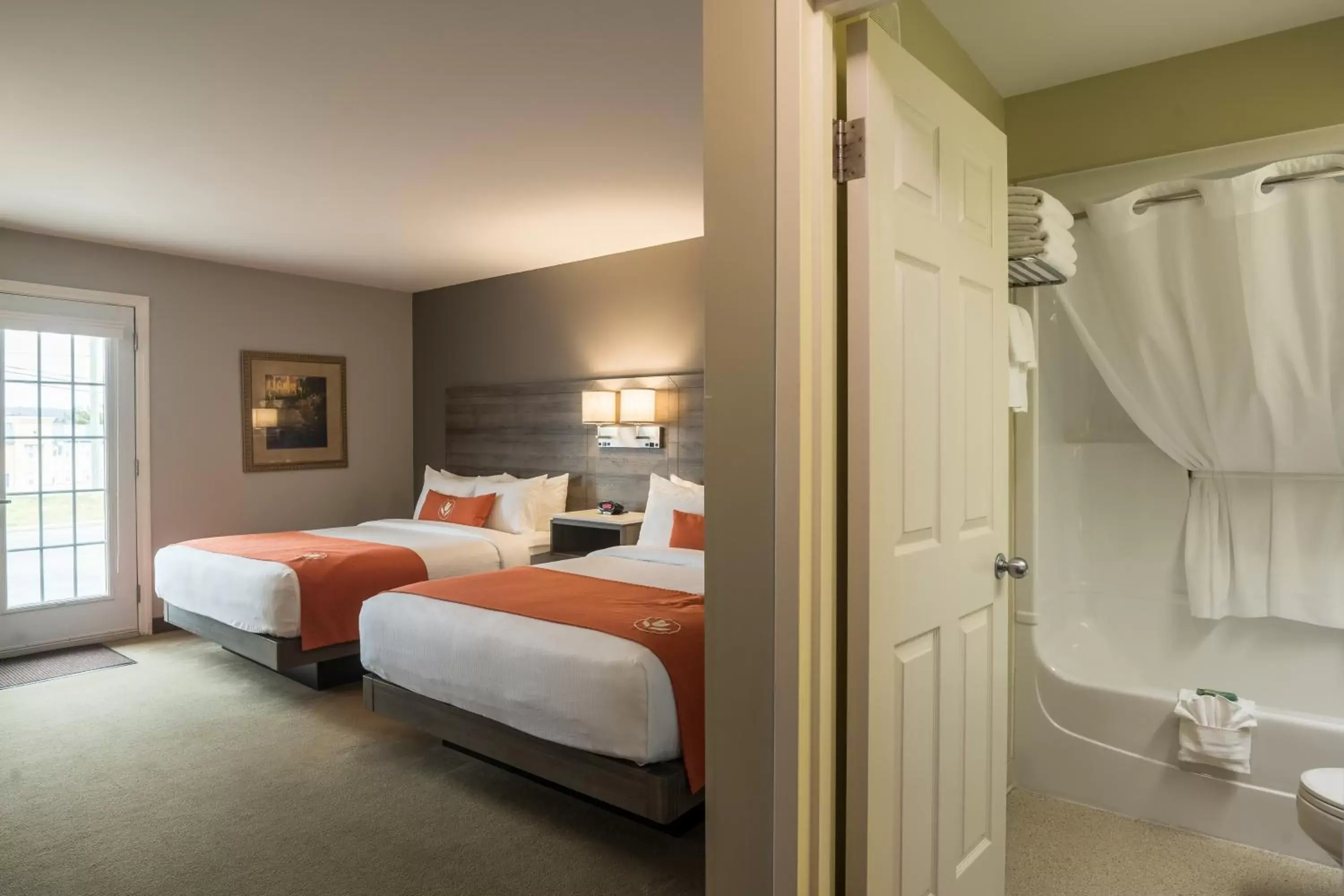 Bed in Amsterdam Inn & Suites Moncton