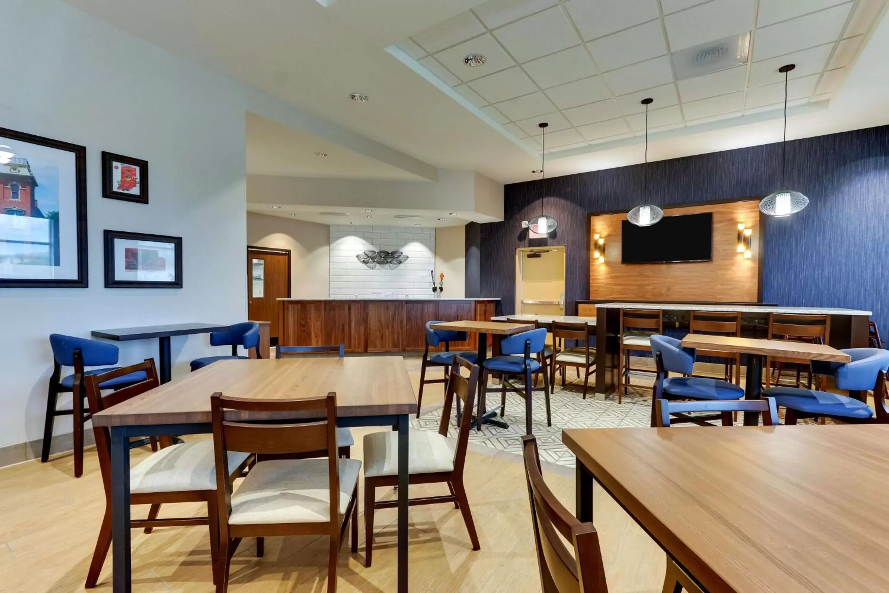 Breakfast, Restaurant/Places to Eat in Drury Inn & Suites Lafayette IN
